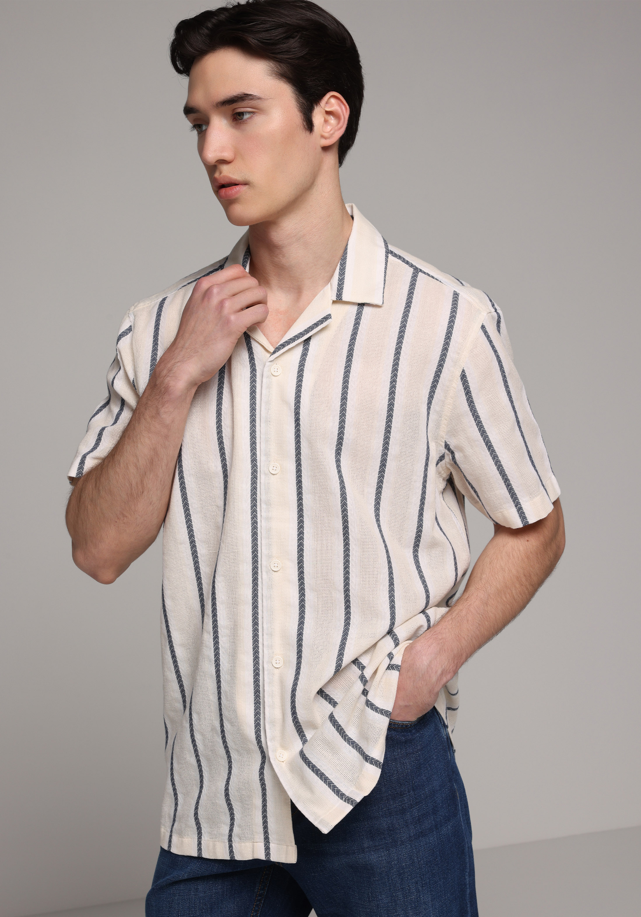 Regular Fit Apaj Yaka Çizgili Erkek Lacivert Kısa Kol Gömlek