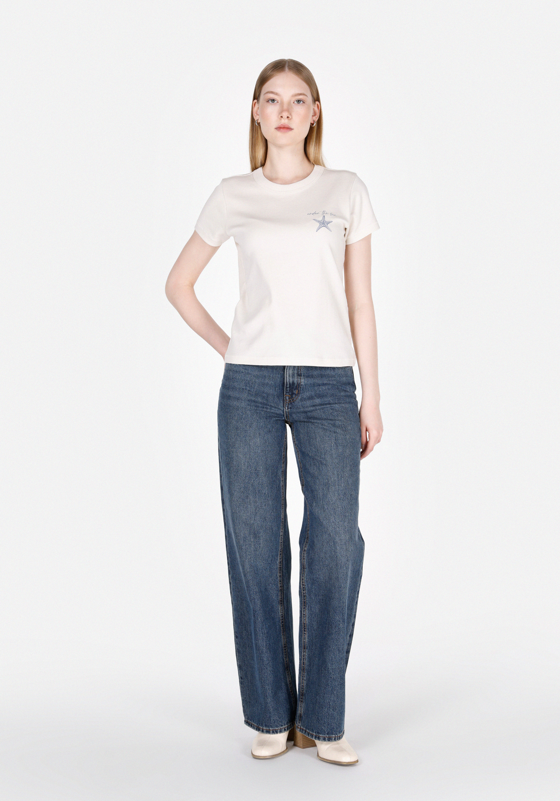 Slim Fit Yuvarlak Yaka Baskılı Kadın Beyaz Kısa Kol Tişört