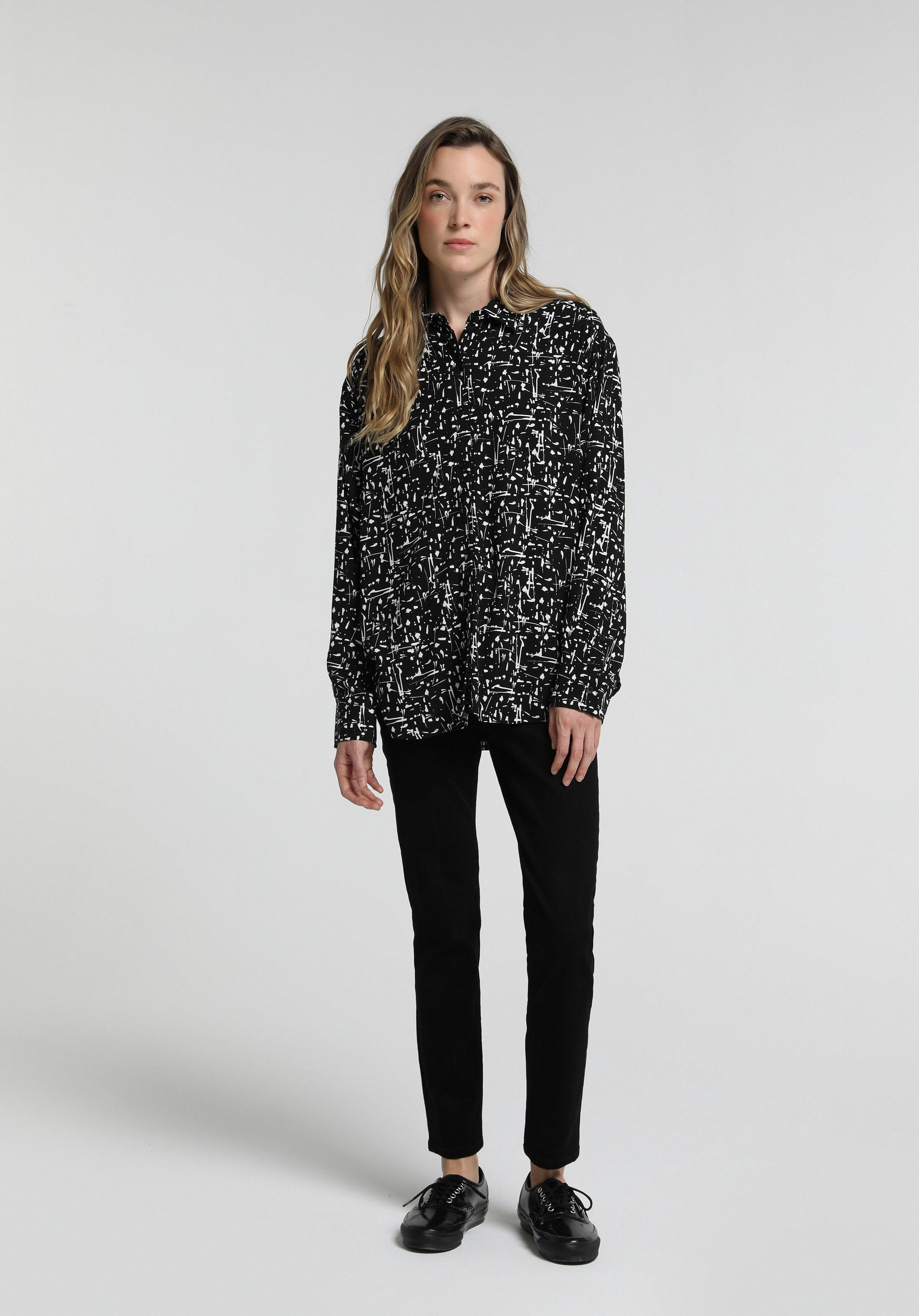 Boyfriend Fit Shirt Neck Baskılı Kadın Siyah Uzun Kol Gömlek