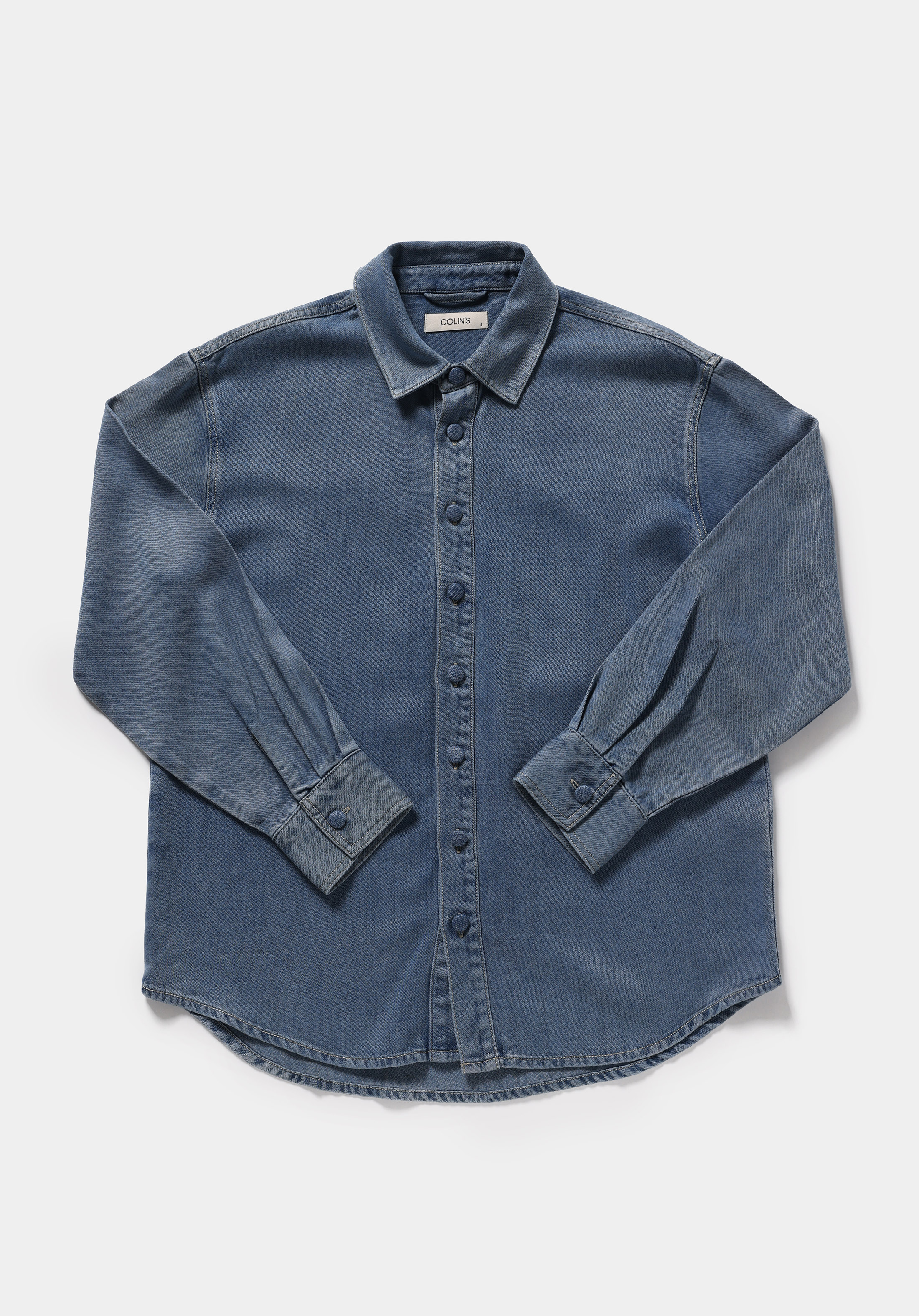 Oversize Fit Klasik Yaka Düz Kadın Light İndigo Denim Uzun Kol Gömlek