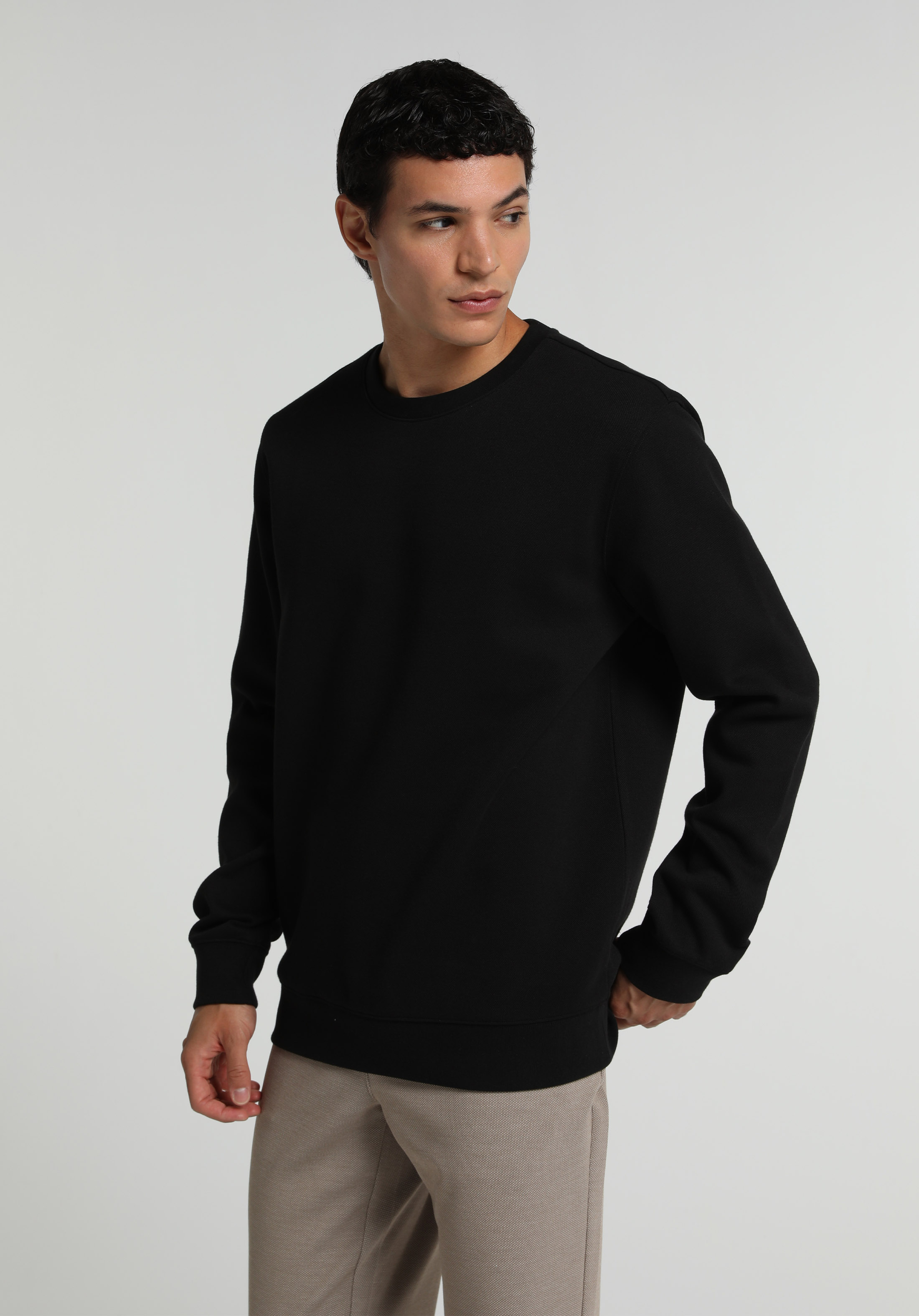 Regular Fit Yuvarlak Yaka Düz Erkek Siyah Sweatshirt