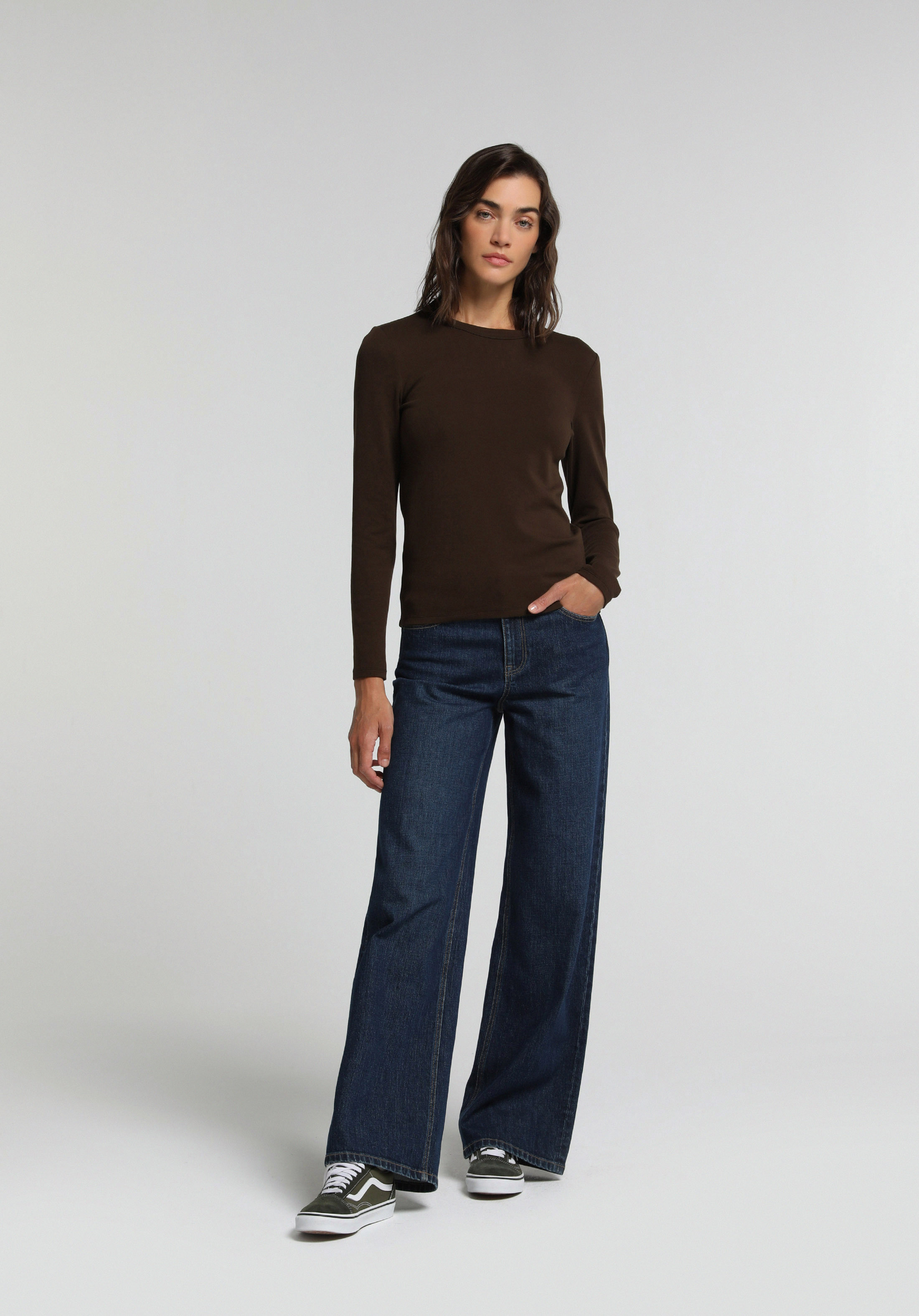 Slim Fit Yuvarlak Yaka Düz Kadın Kahverengi Uzun Kol Tişört