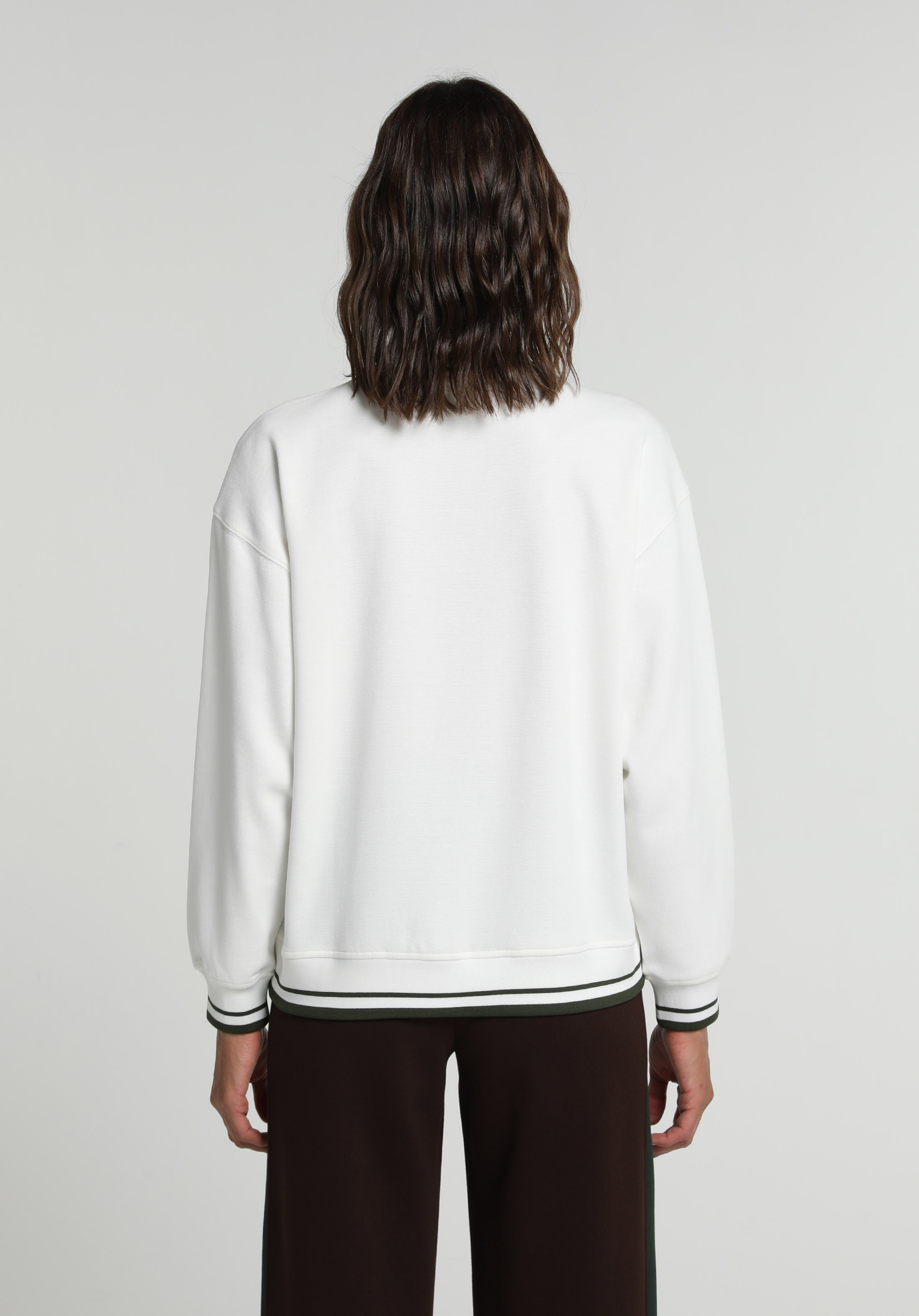 Regular Fit Yuvarlak Yaka Nakışlı Kadın Ekru Sweatshirt