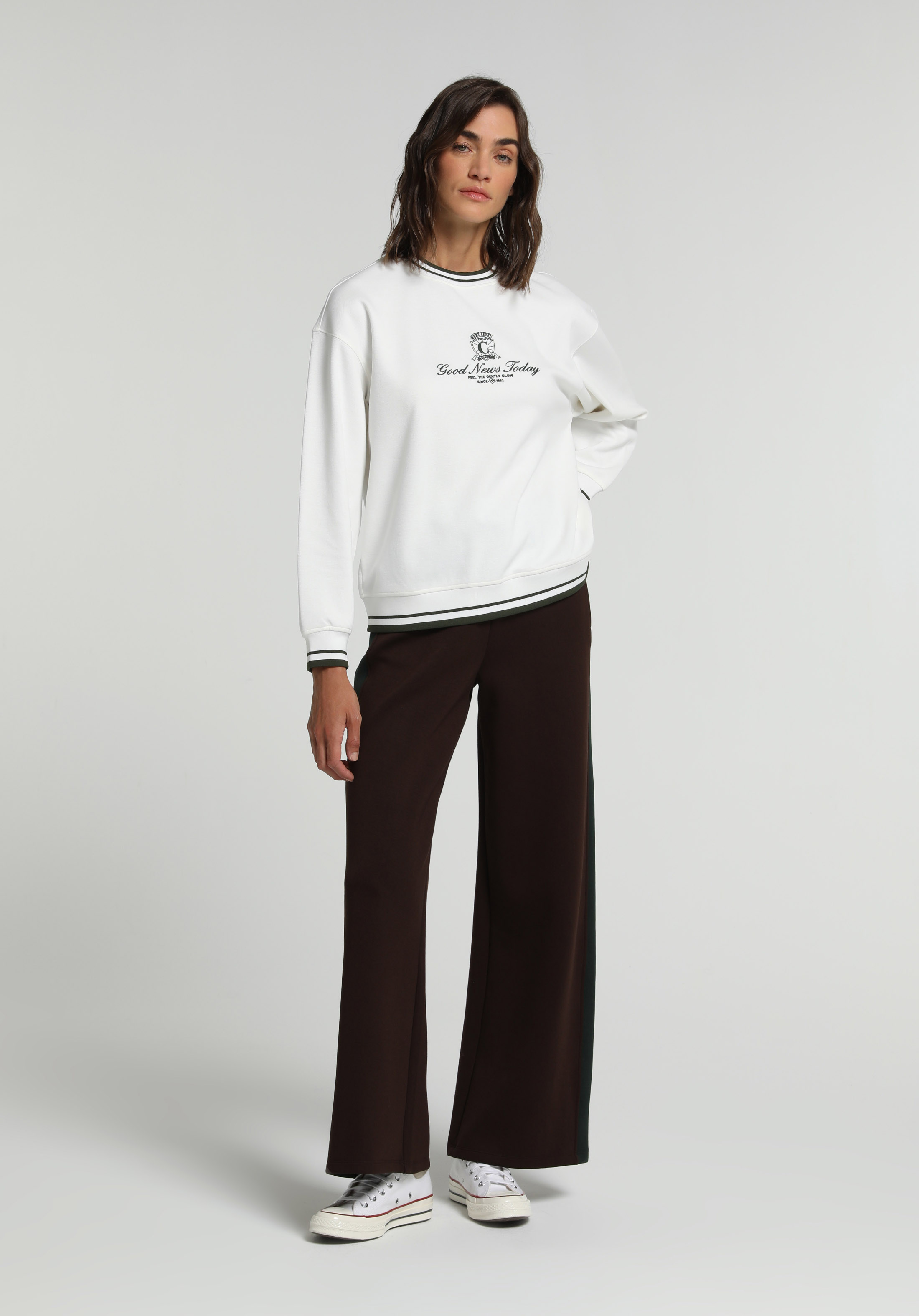 Regular Fit Yuvarlak Yaka Nakışlı Kadın Ekru Sweatshirt