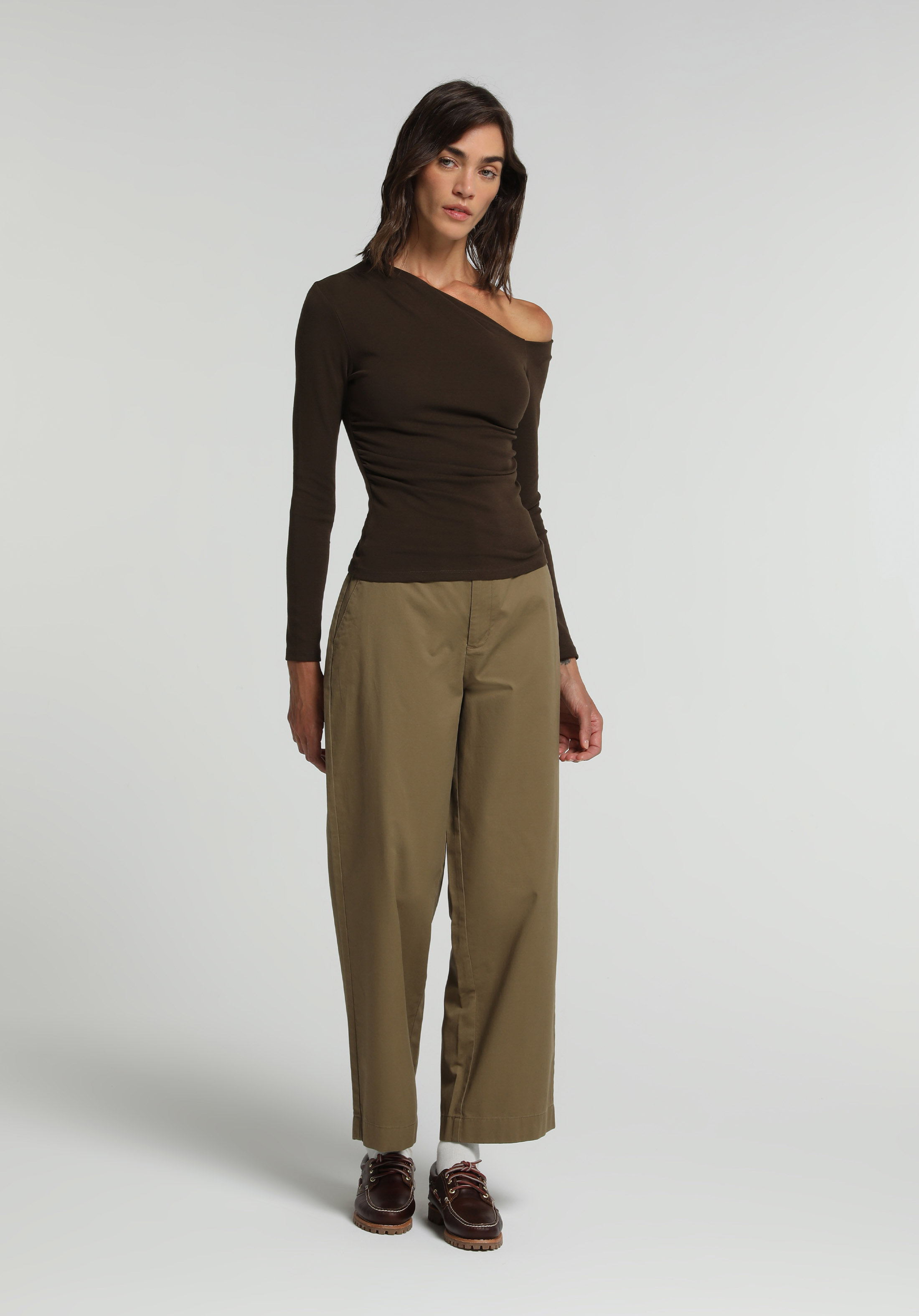 Slim Fit Asimetrik Yaka Düz Kadın Kahverengi Uzun Kol Tişört