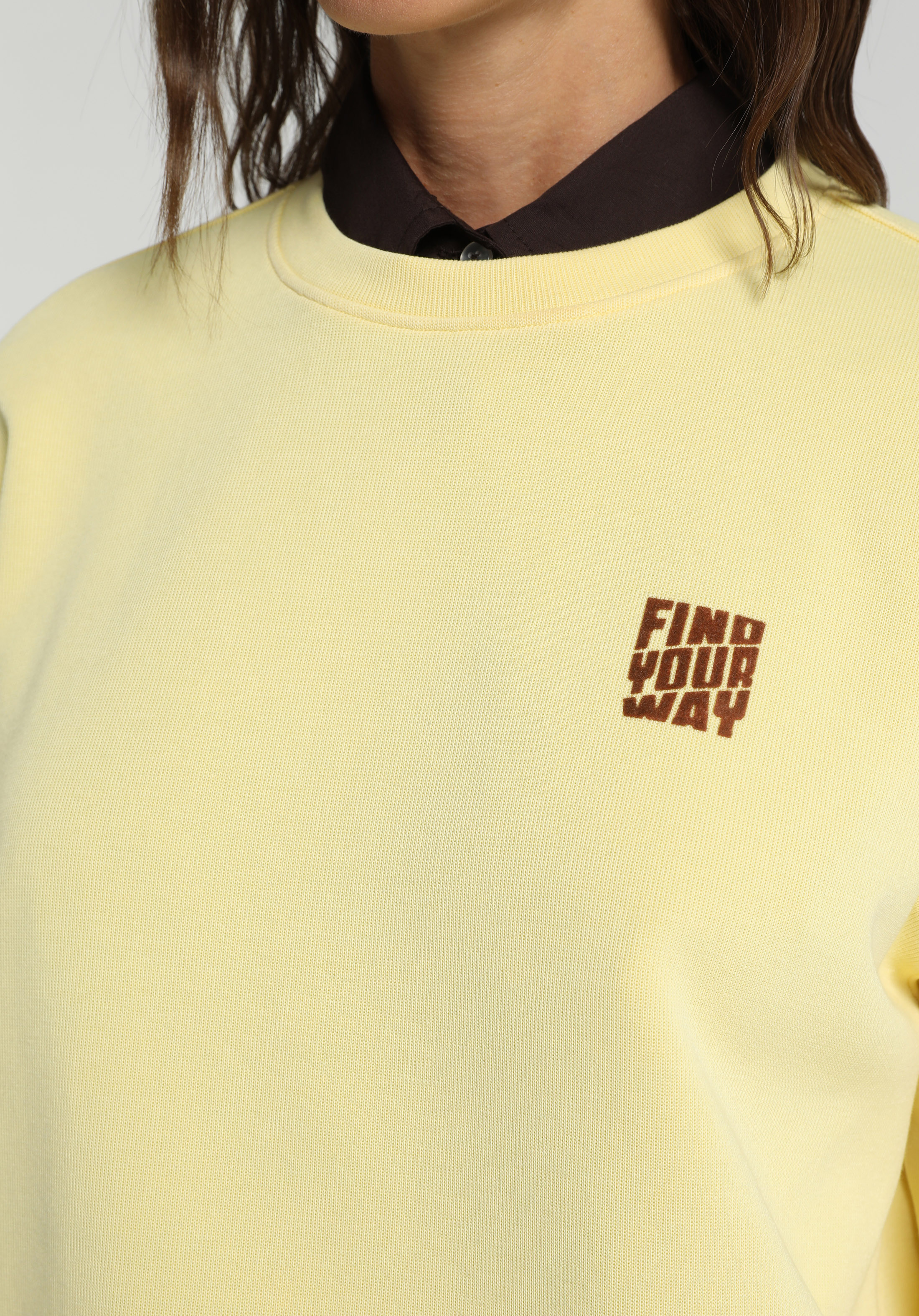 Regular Fit Yuvarlak Yaka Baskılı Kadın Sari Sweatshirt