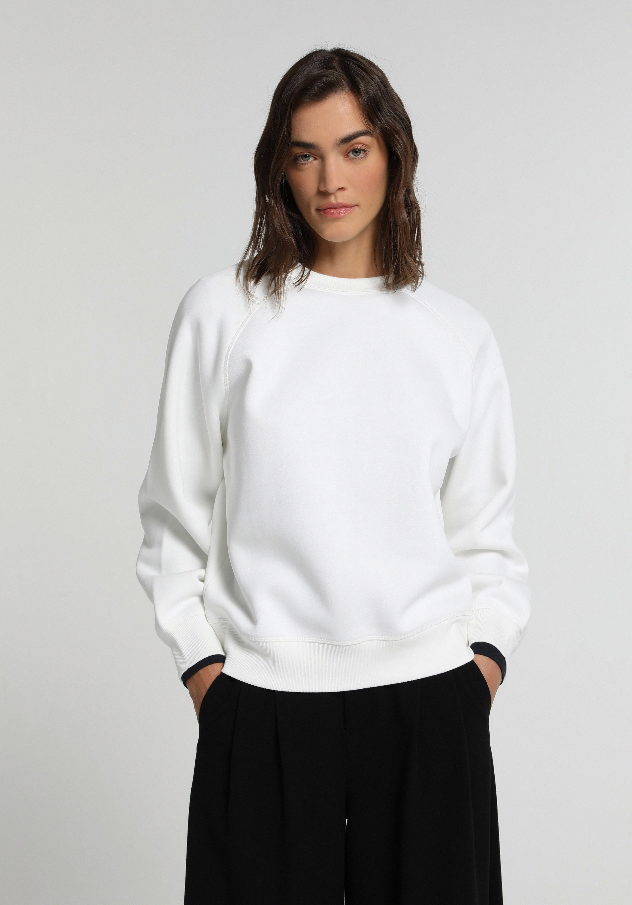 Regular Fit Yuvarlak Yaka Düz Kadın Beyaz Sweatshirt