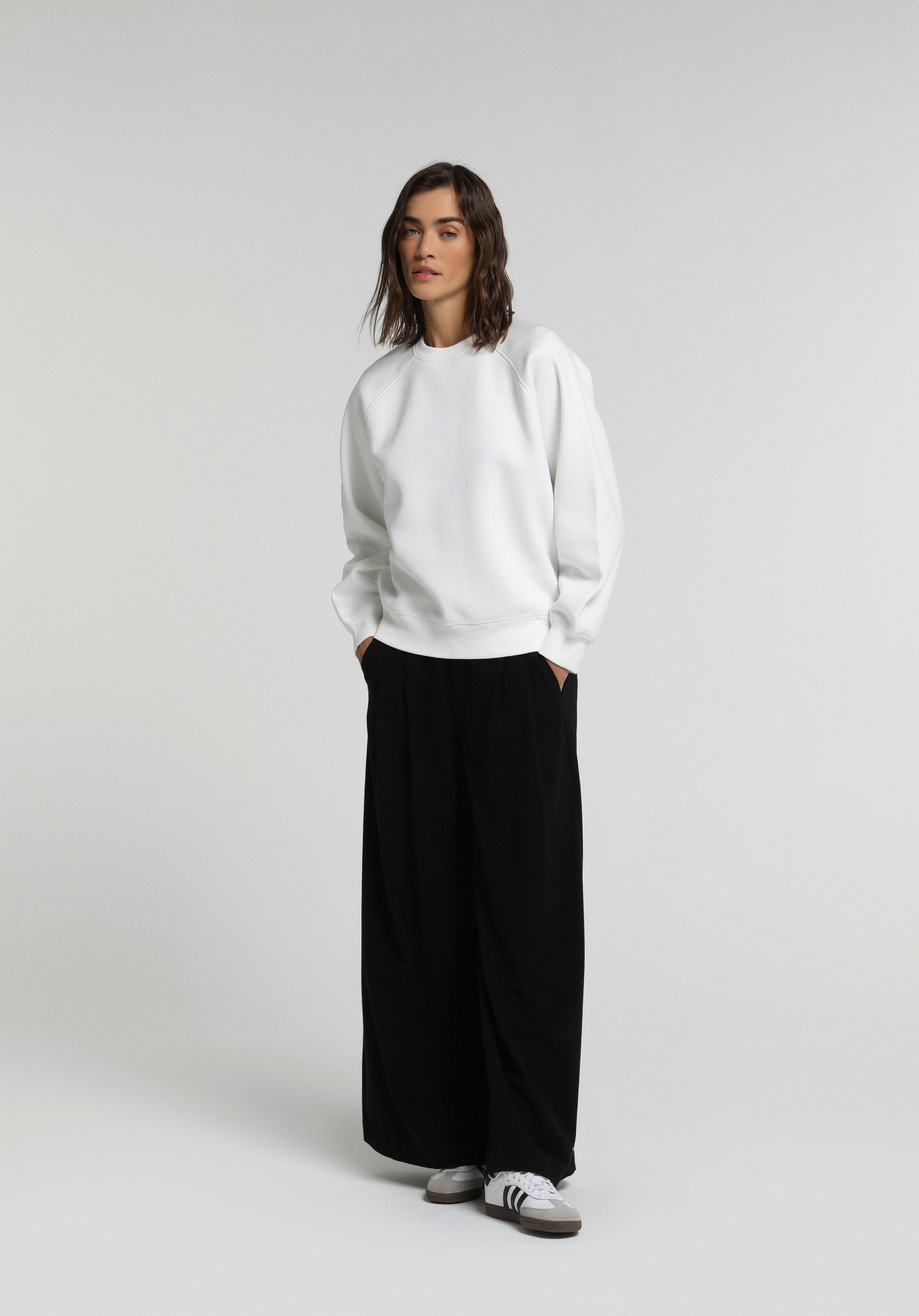 Regular Fit Yuvarlak Yaka Düz Kadın Beyaz Sweatshirt