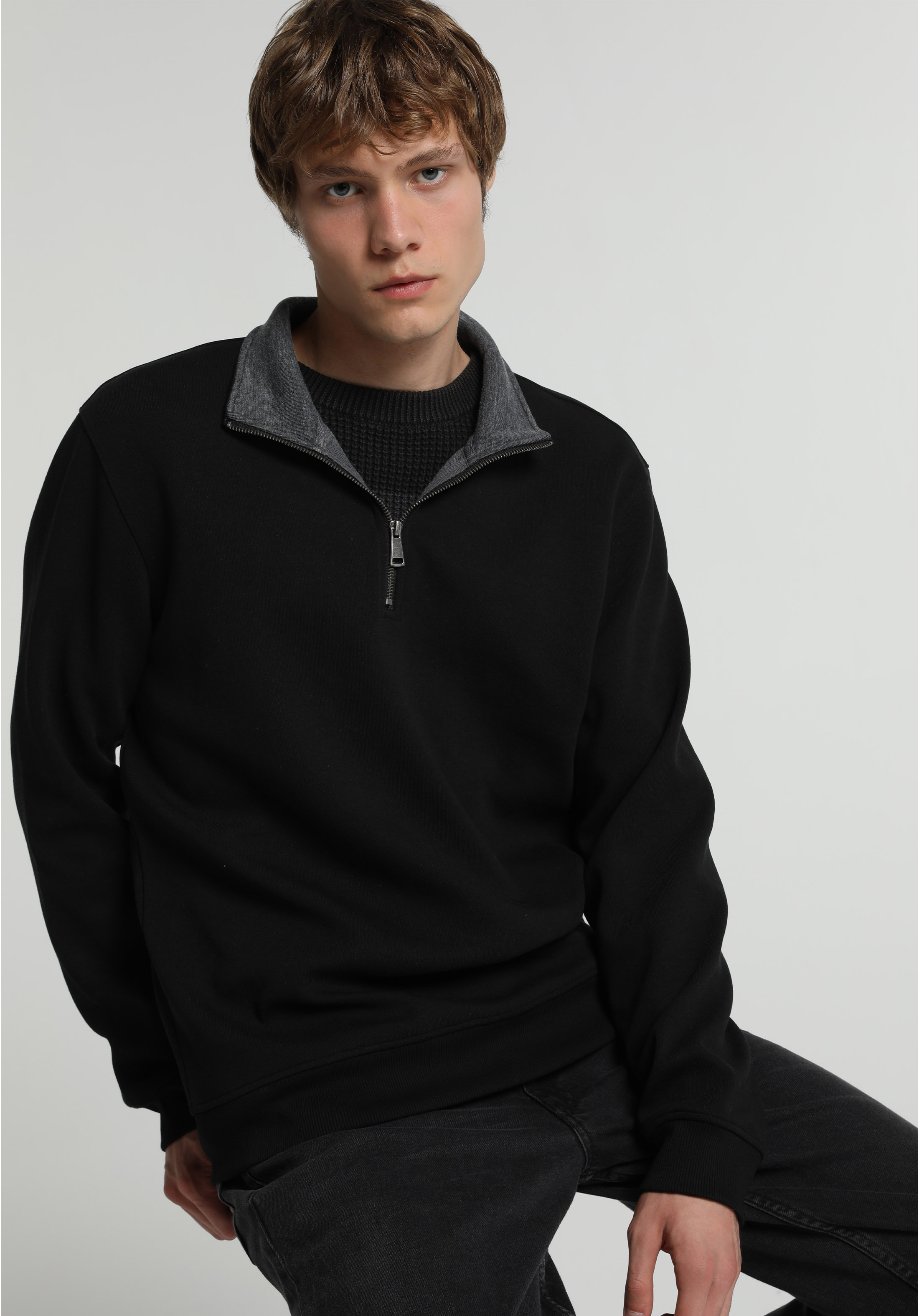 Regular Fit Dik Yaka Düz Erkek Siyah Sweatshirt
