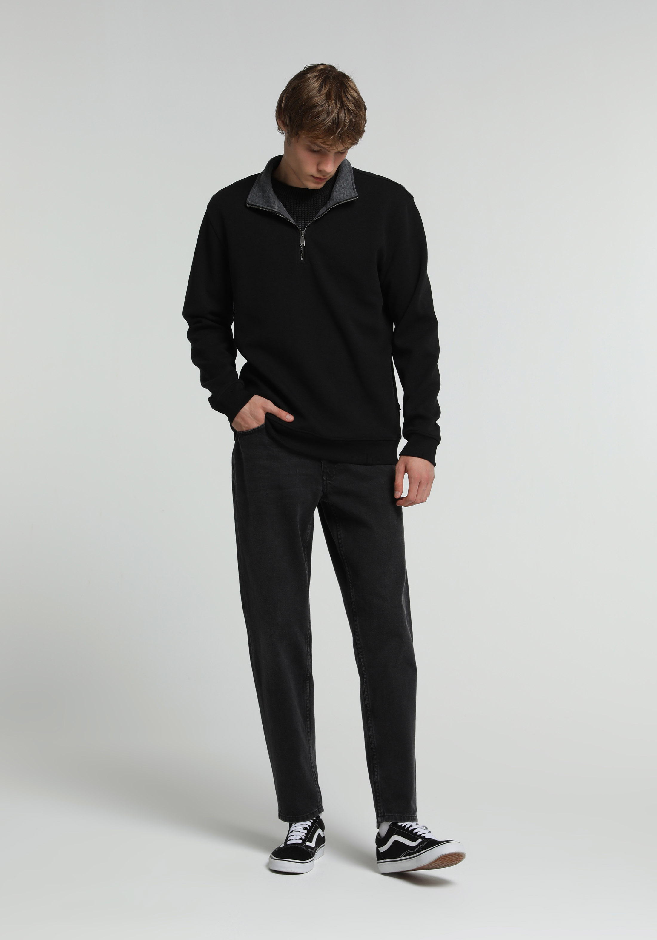 Regular Fit Dik Yaka Düz Erkek Siyah Sweatshirt