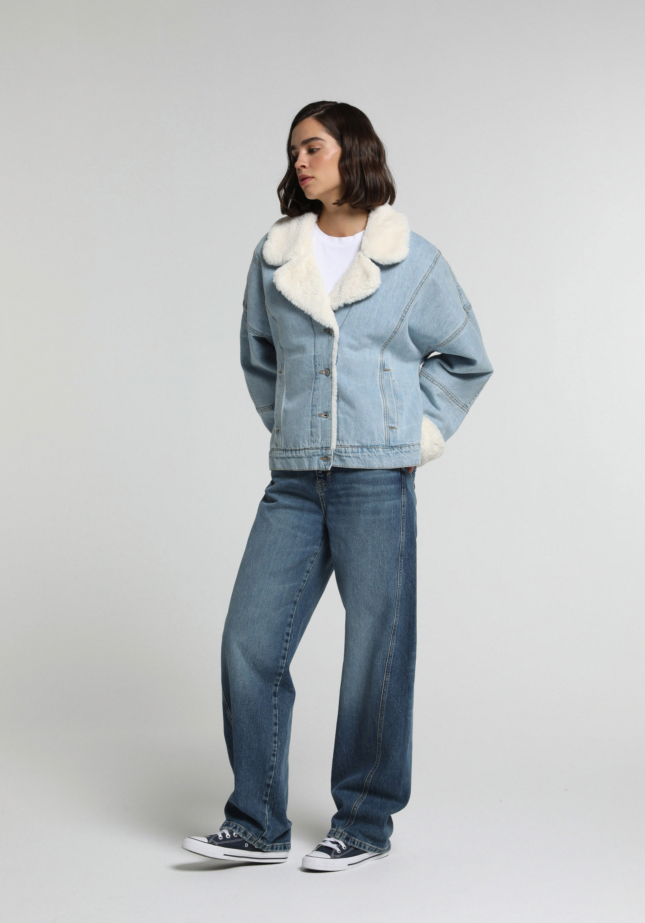 Oversize Fit Düğmeli Astarlı Kürklü Kadın Bleach İndigo Denim Ceket