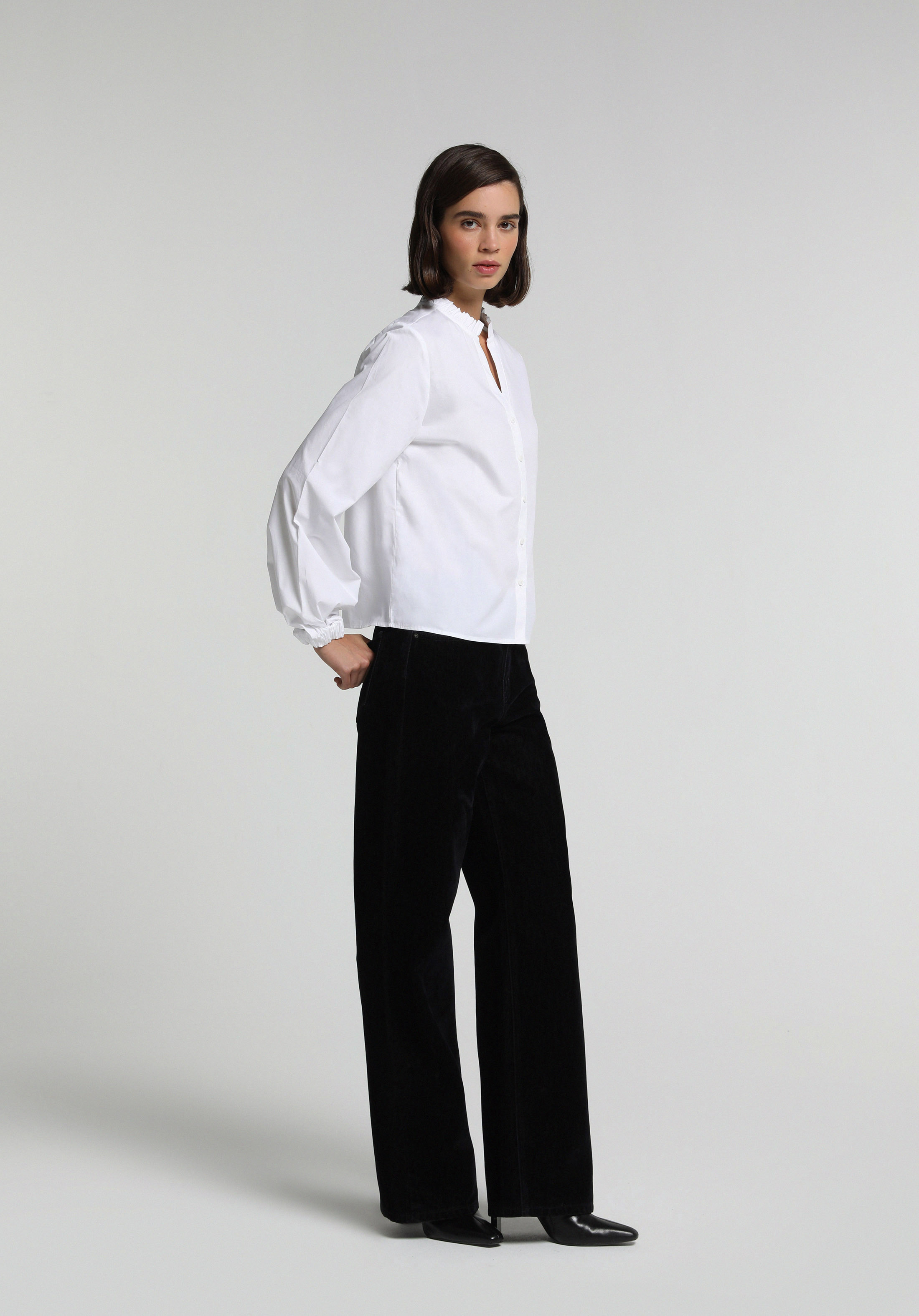 Fashion Fit Yuvarlak Yaka Düz Kadın Beyaz Uzun Kol Gömlek