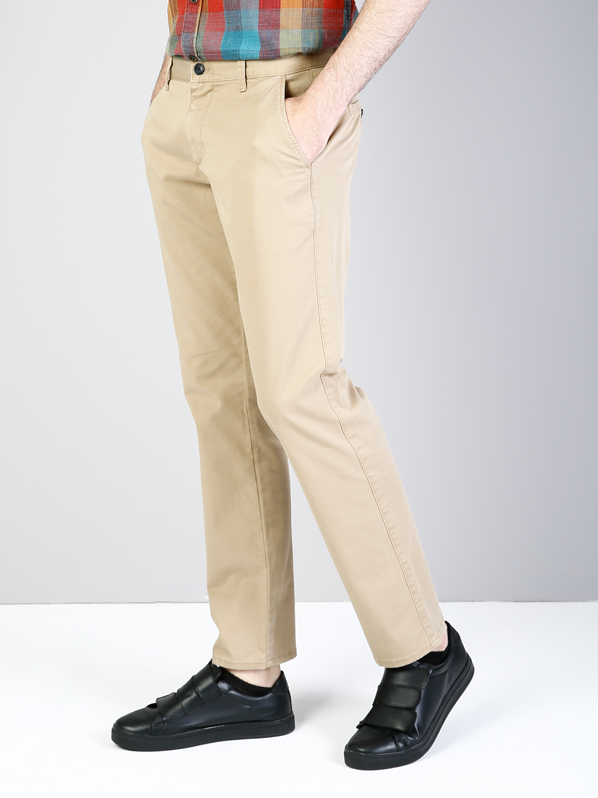 Colins Rahat Kalıp Yüksel Bel Düz Paça Sarı Erkek Gabardin Pantolon. 1 Colins Rahat Kalıp Yüksel Bel Düz Paça Sarı Erkek Gabardin Pantolon. 1