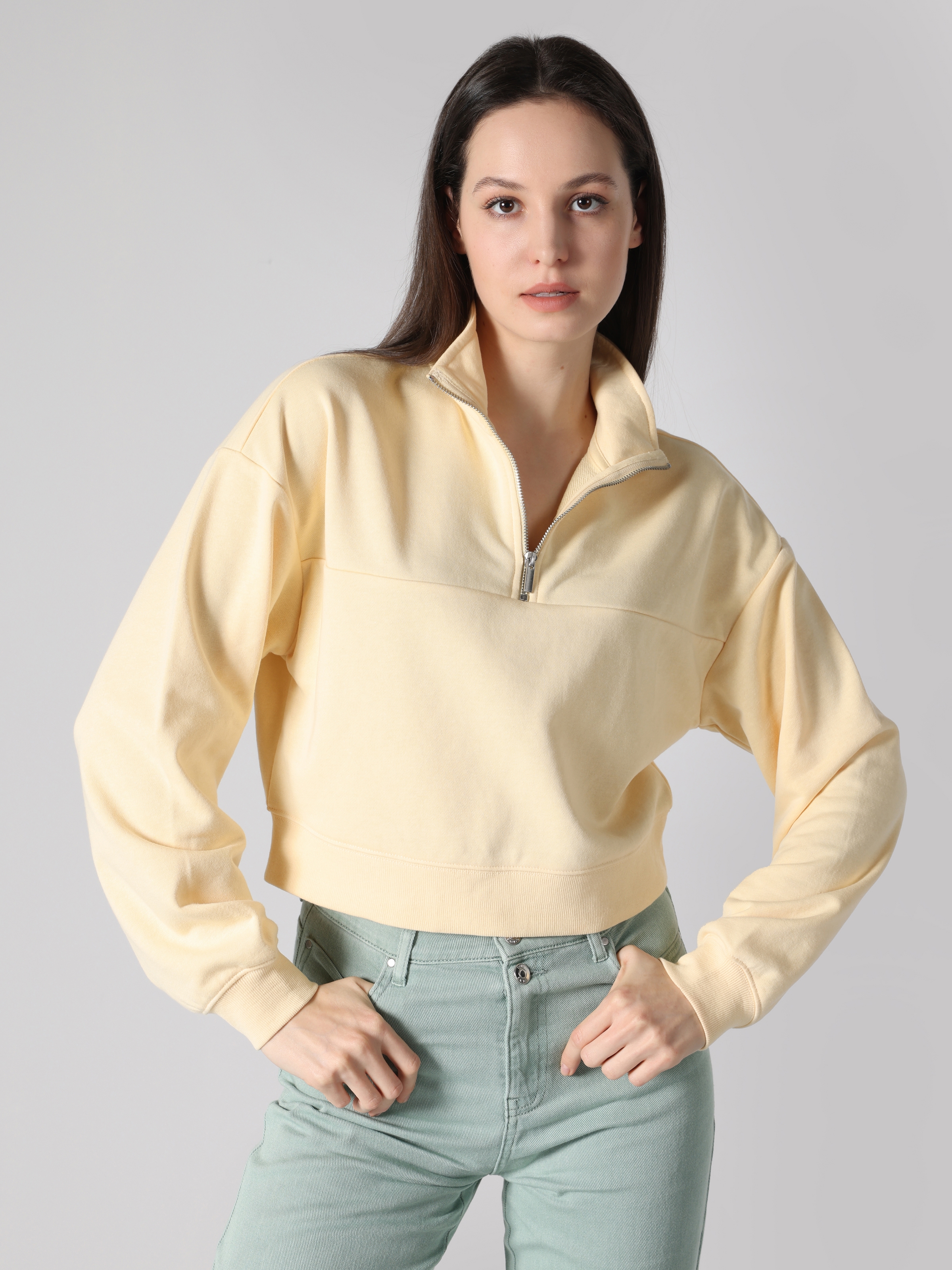 Colins Fermuarlı Dik Yaka Sarı Kadın Sweatshirt. 3