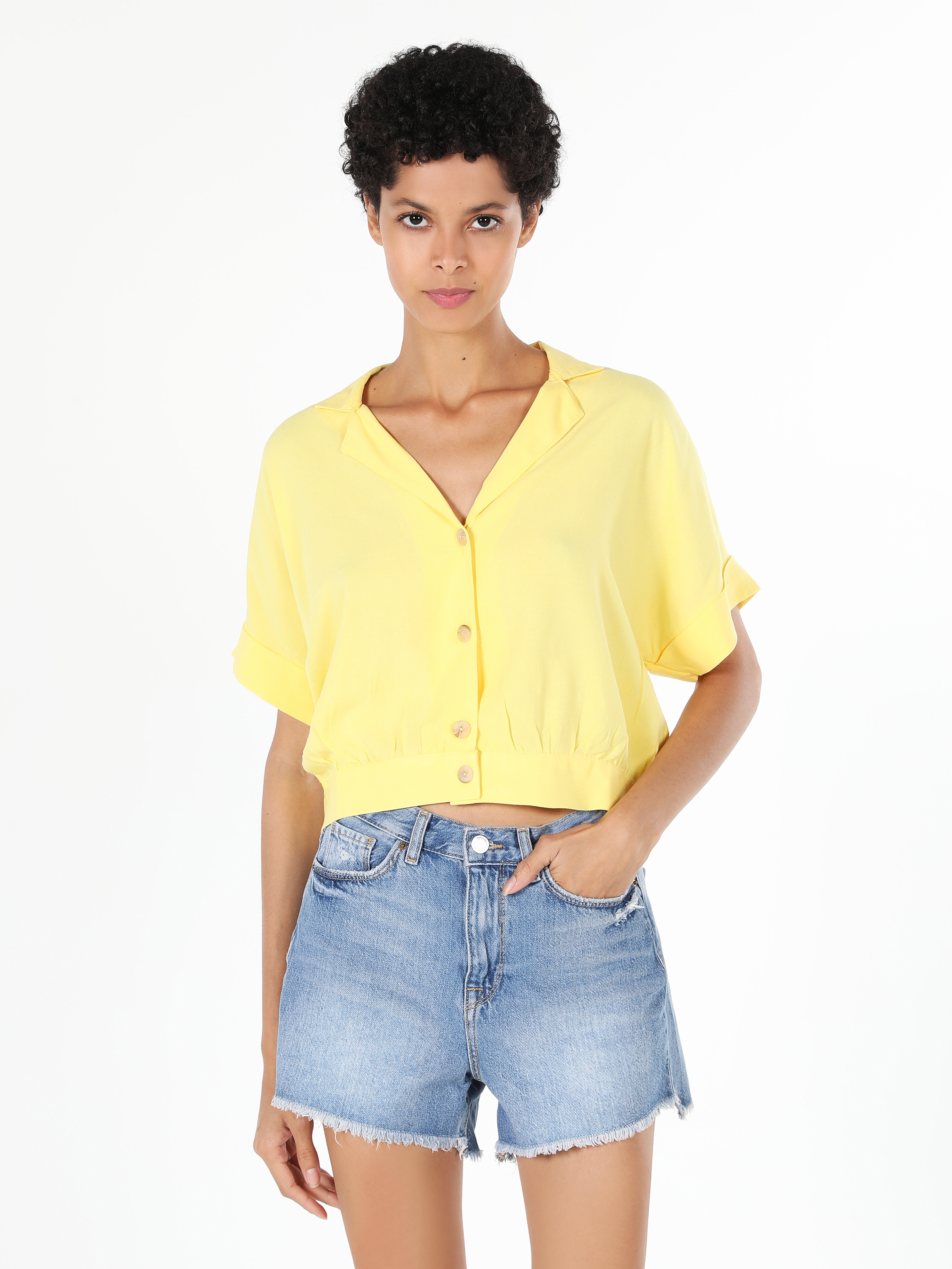 Regular Fit Shirt Neck Sarı Kadın Kısa Kol Gömlek Cl1058751