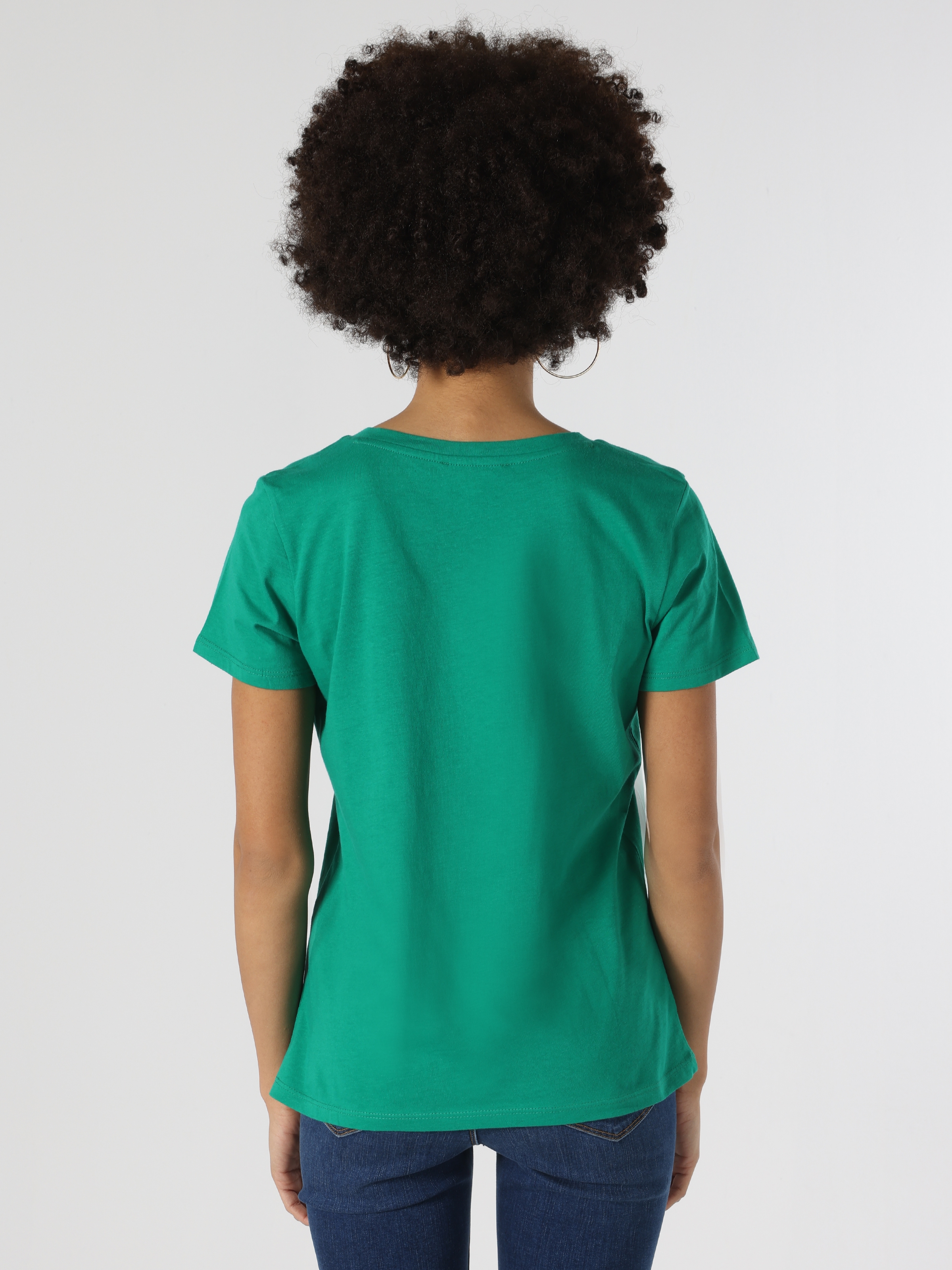 Colins Regular Fit V Yaka Basic Yeşil Kadın Kısa Kol Tişört. 2