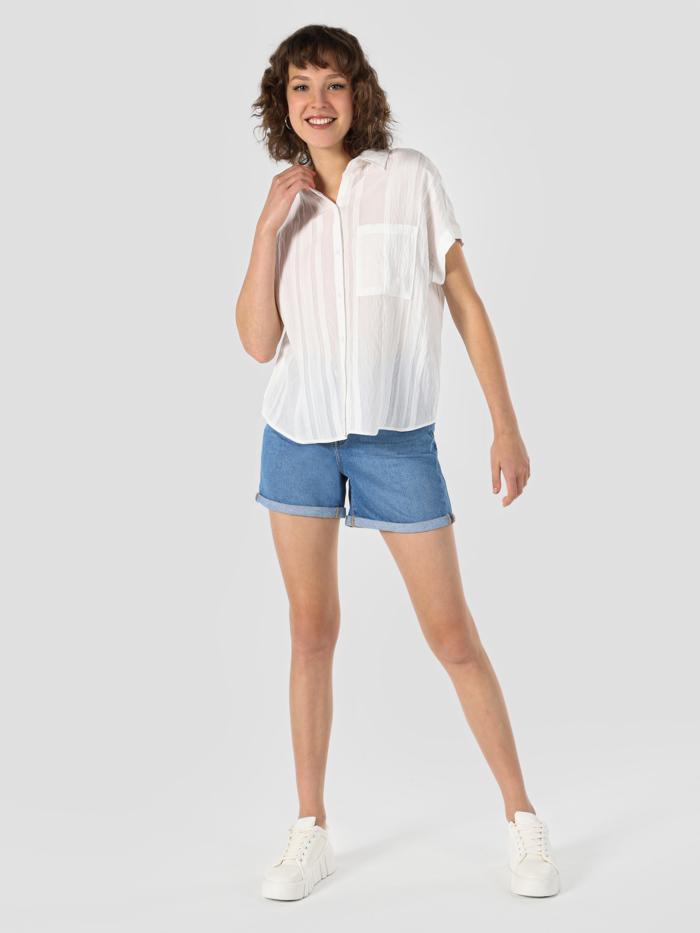 Normal Kesim Shirt Yaka Cepli Beyaz Kadın Kısa Kol Gömlek Cl1063869
