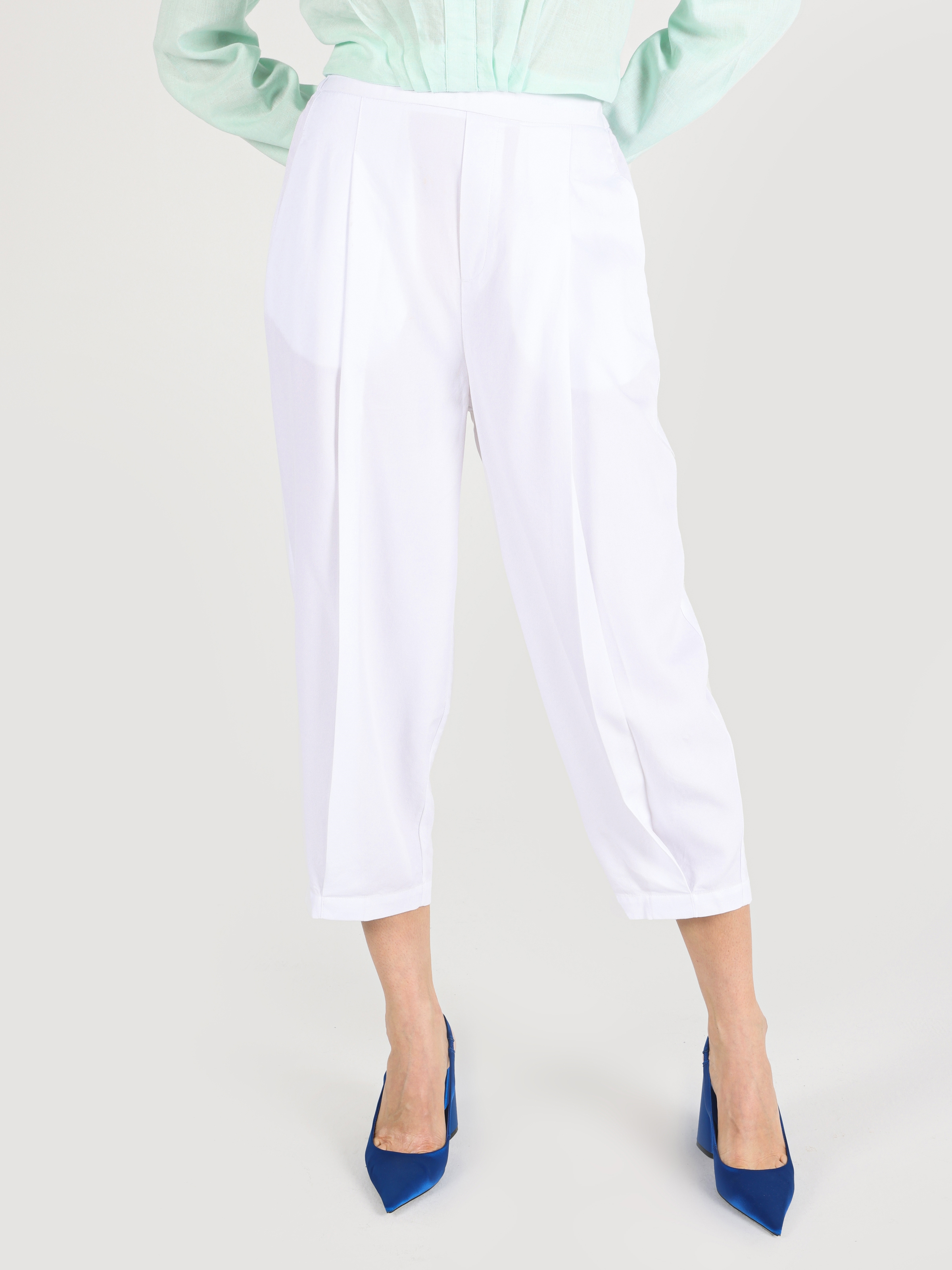 Regular Fit Geniş Paça Yüksek Bel Beyaz Kadın Pantolon Cl1063926
