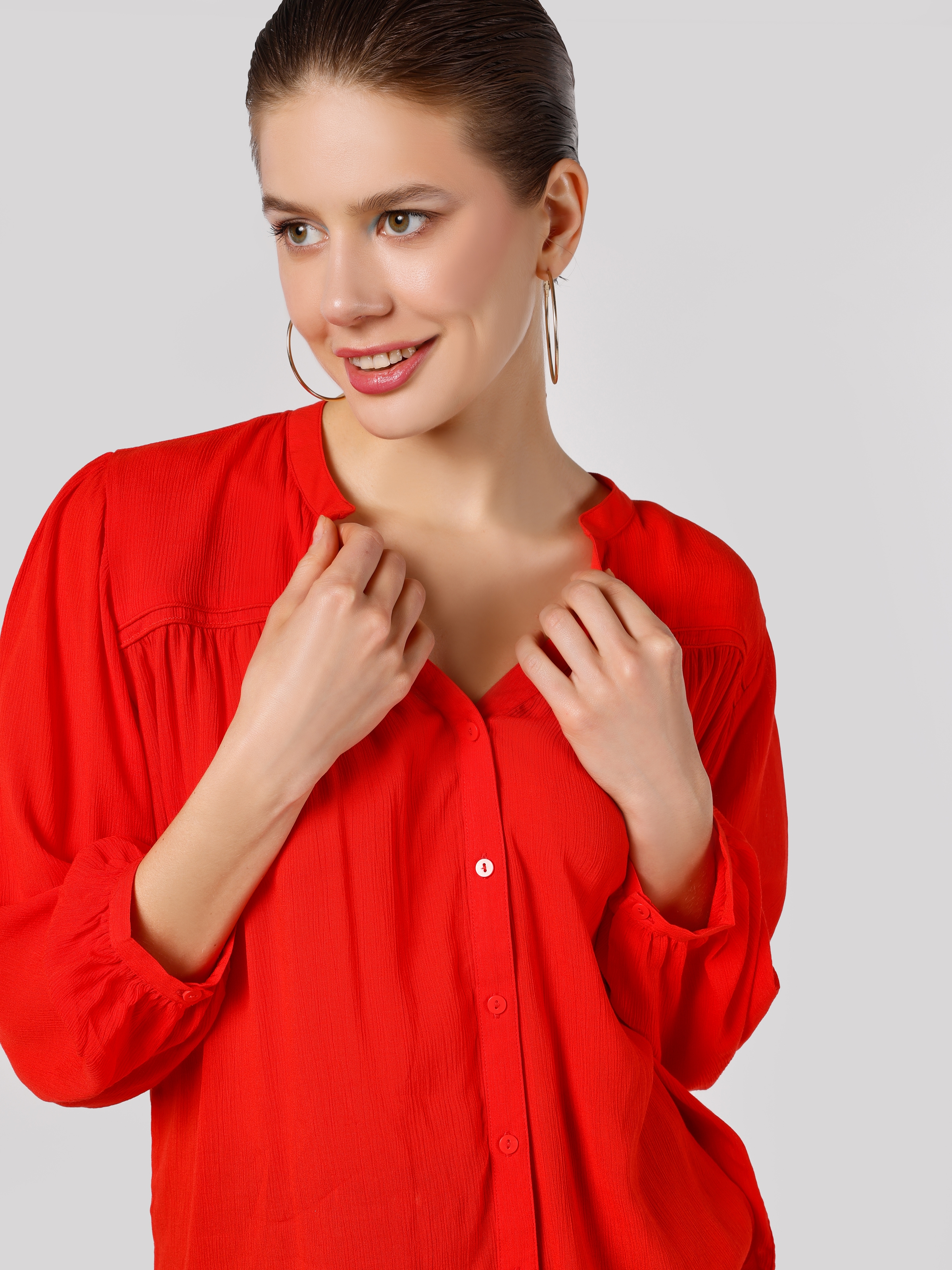 Regular Fit V Yaka Kırmızı Kadın Uzun Kol Gömlek Cl1063878