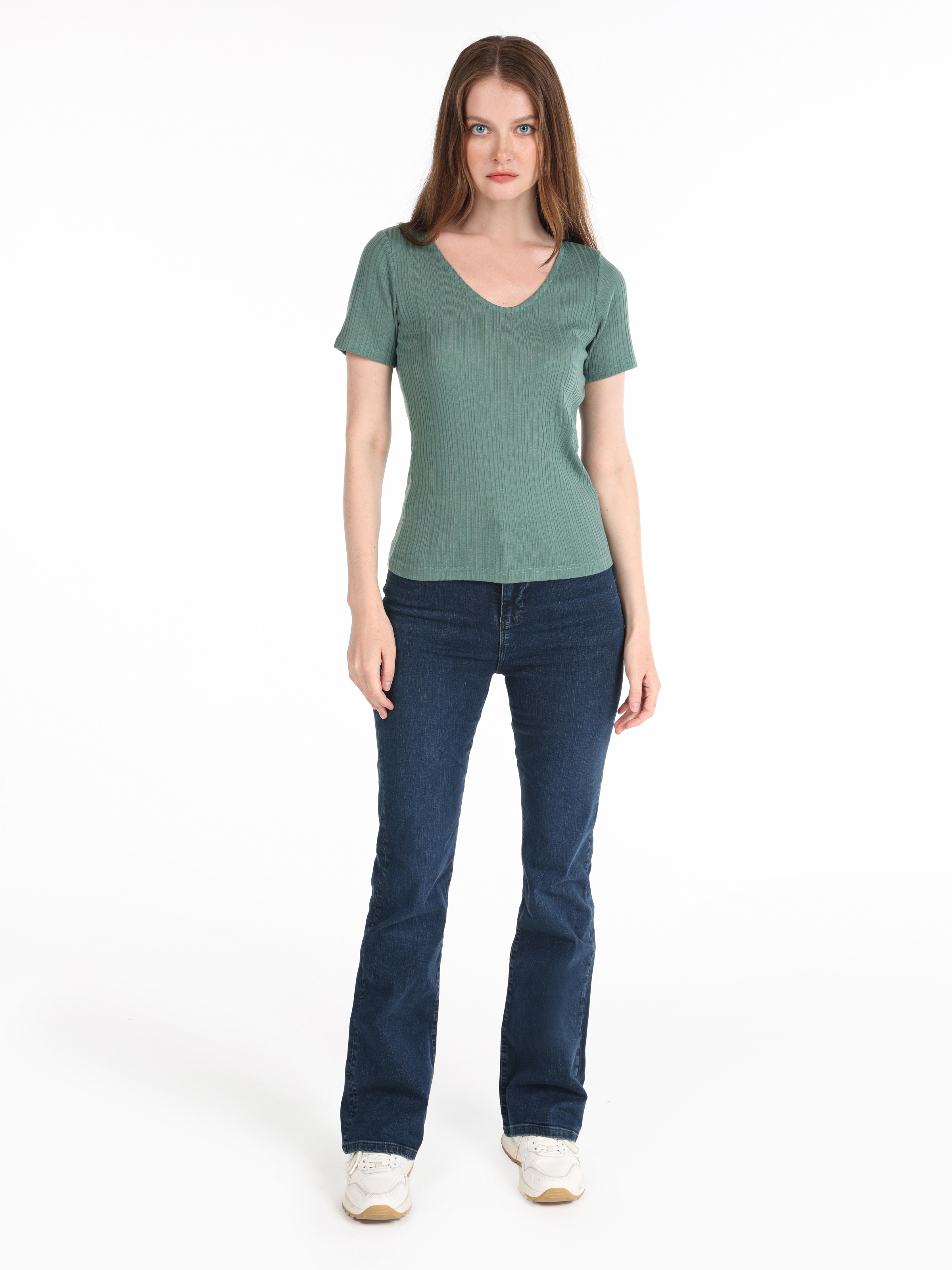 Regular Fit V Yaka Basic Yeşil Kadın Kısa Kol Tişört