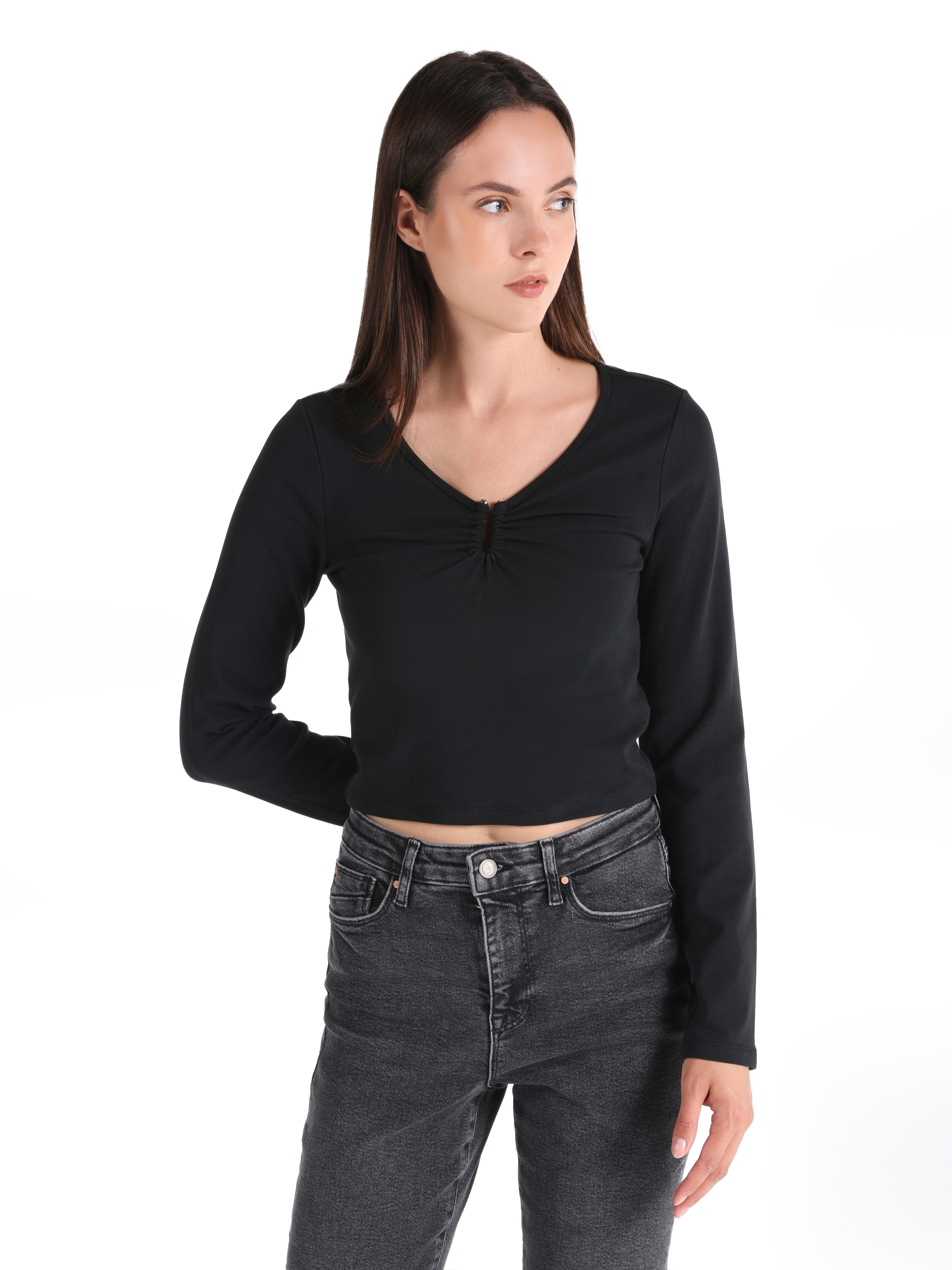Slim Fit V Yaka Demir Detaylı Siyah Kadın Uzun Kol Tişört Cl1065170