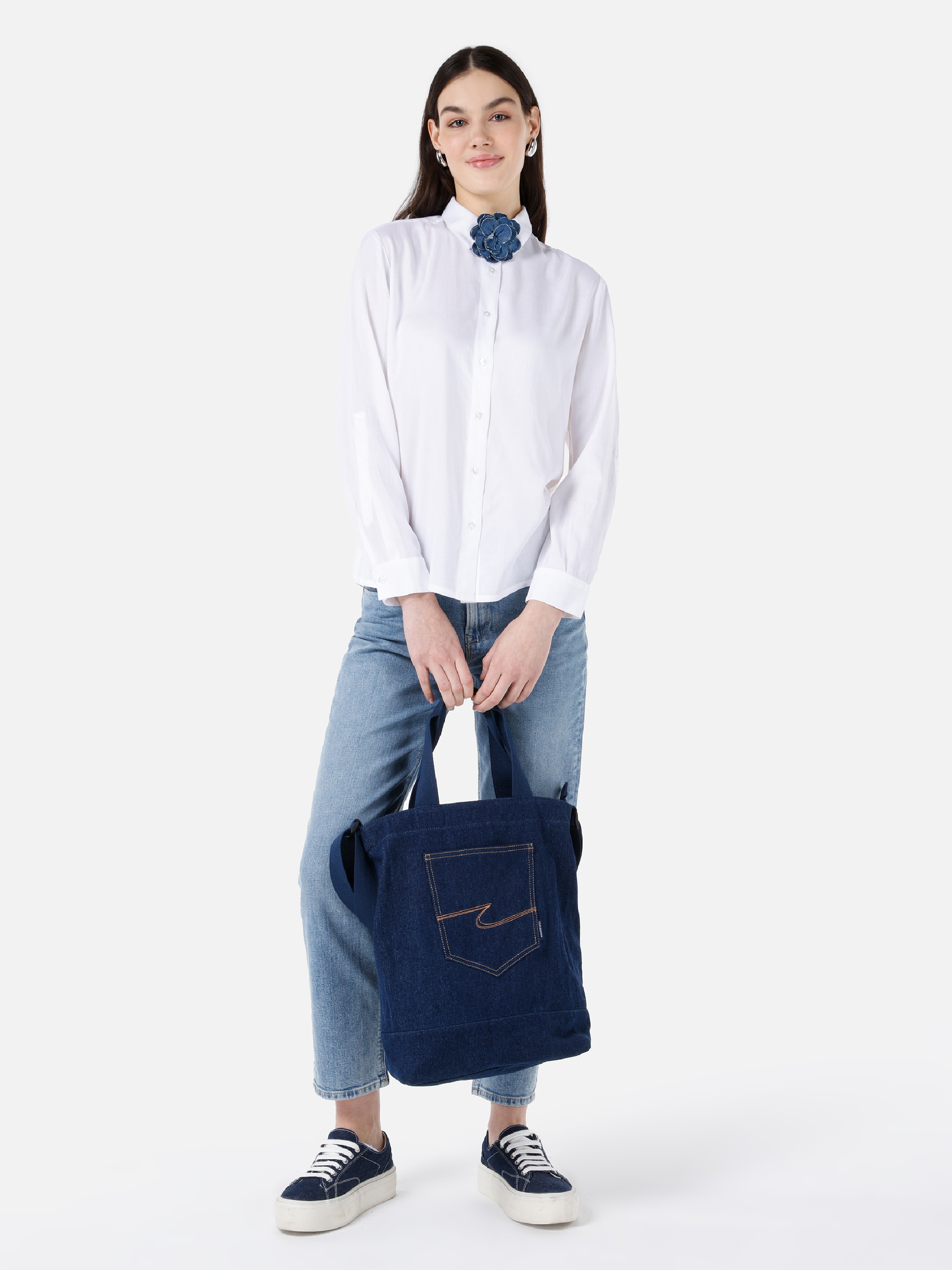 Normal Kesim Shirt Yaka Arkadan Düğmeli Beyaz Kadın Uzun Kol Gömlek Cl1066570