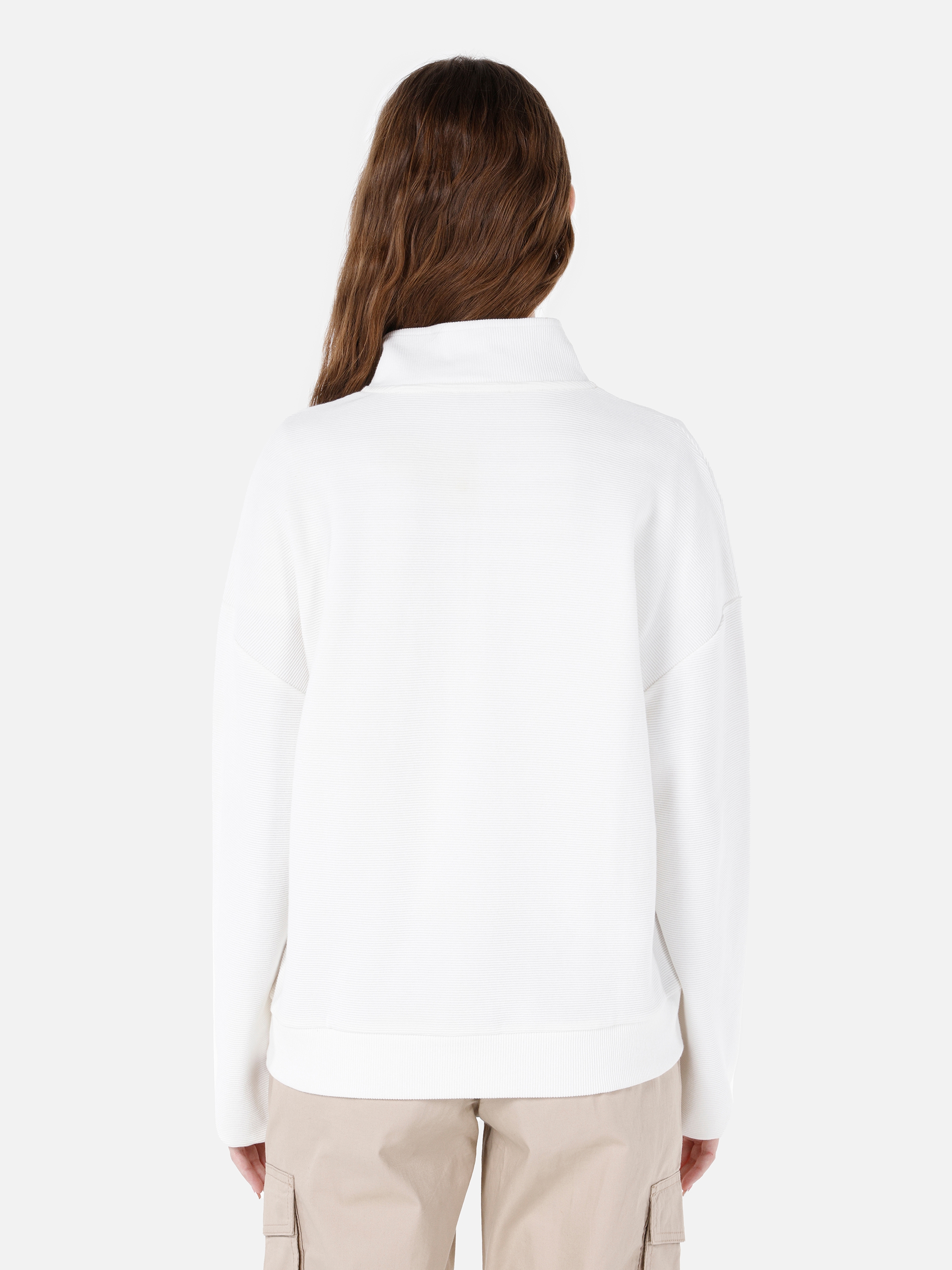 Normal Kesim Fermuarlı Dik Yaka Beyaz Kadın Sweatshirt Cl1067498