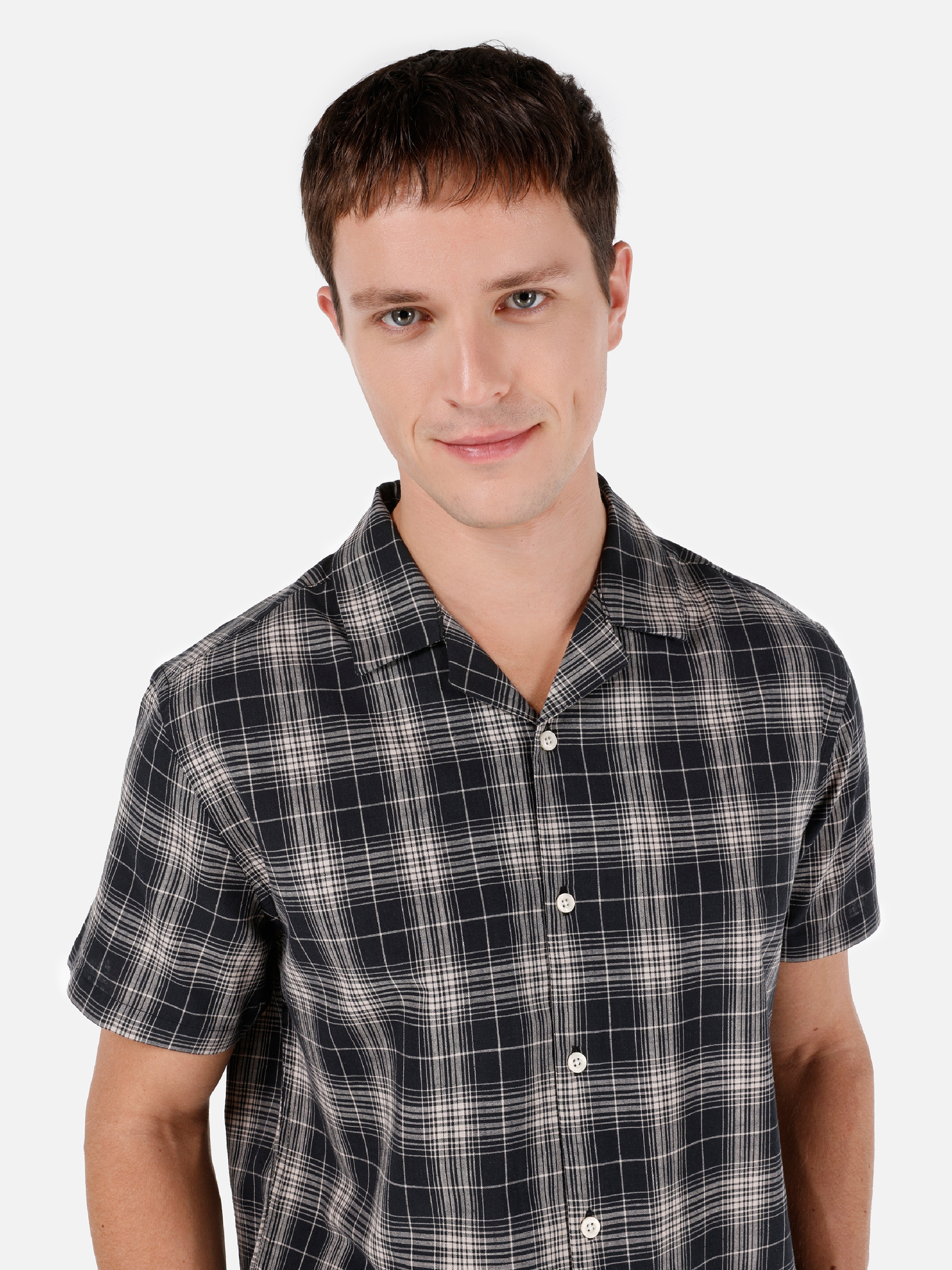 Normal Kesim Shirt Yaka Siyah Erkek Kısa Kol Gömlek