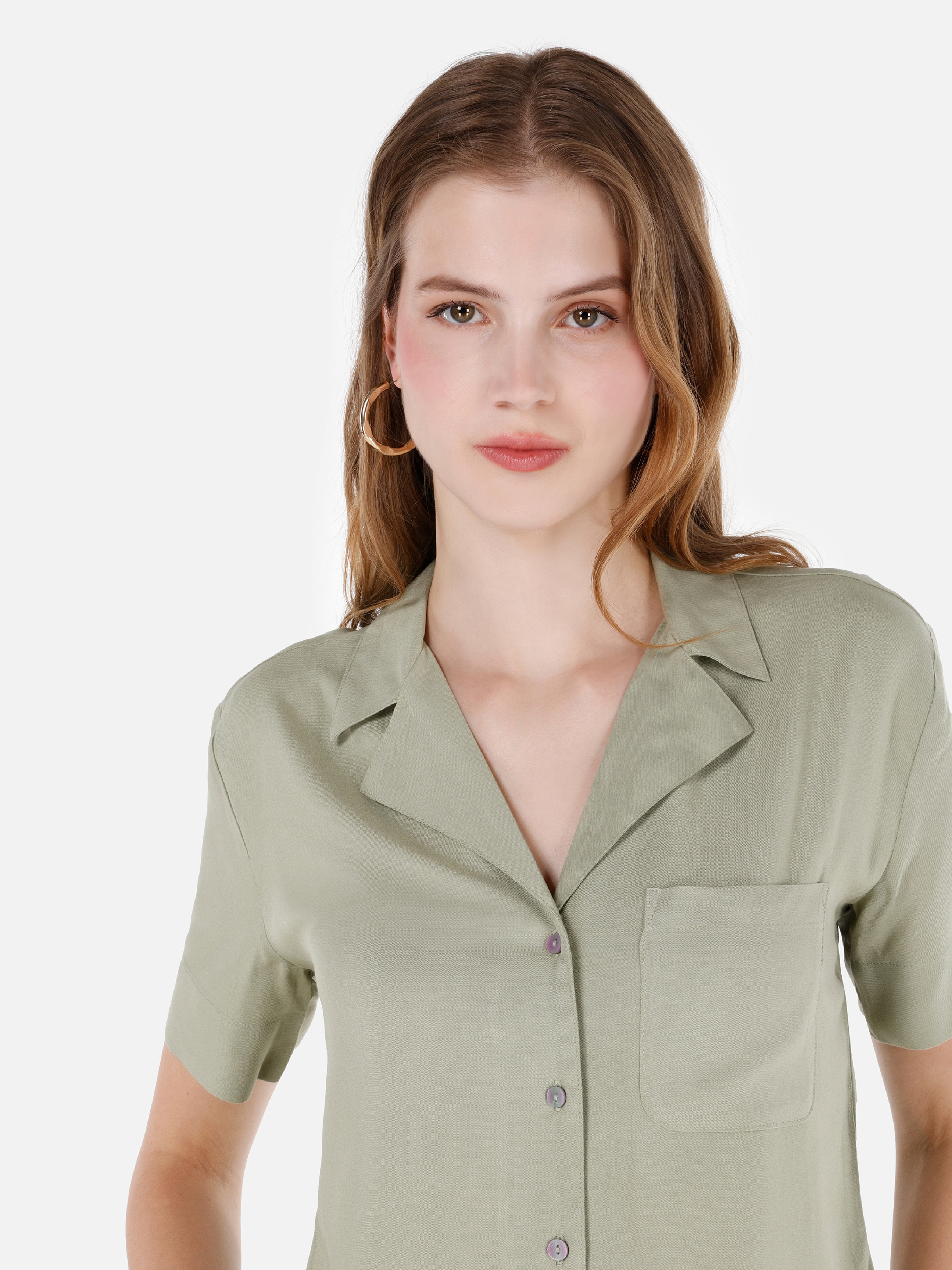 Normal Kesim Shirt Yaka Yeşil Kadın Kısa Kol Gömlek Cl1069200