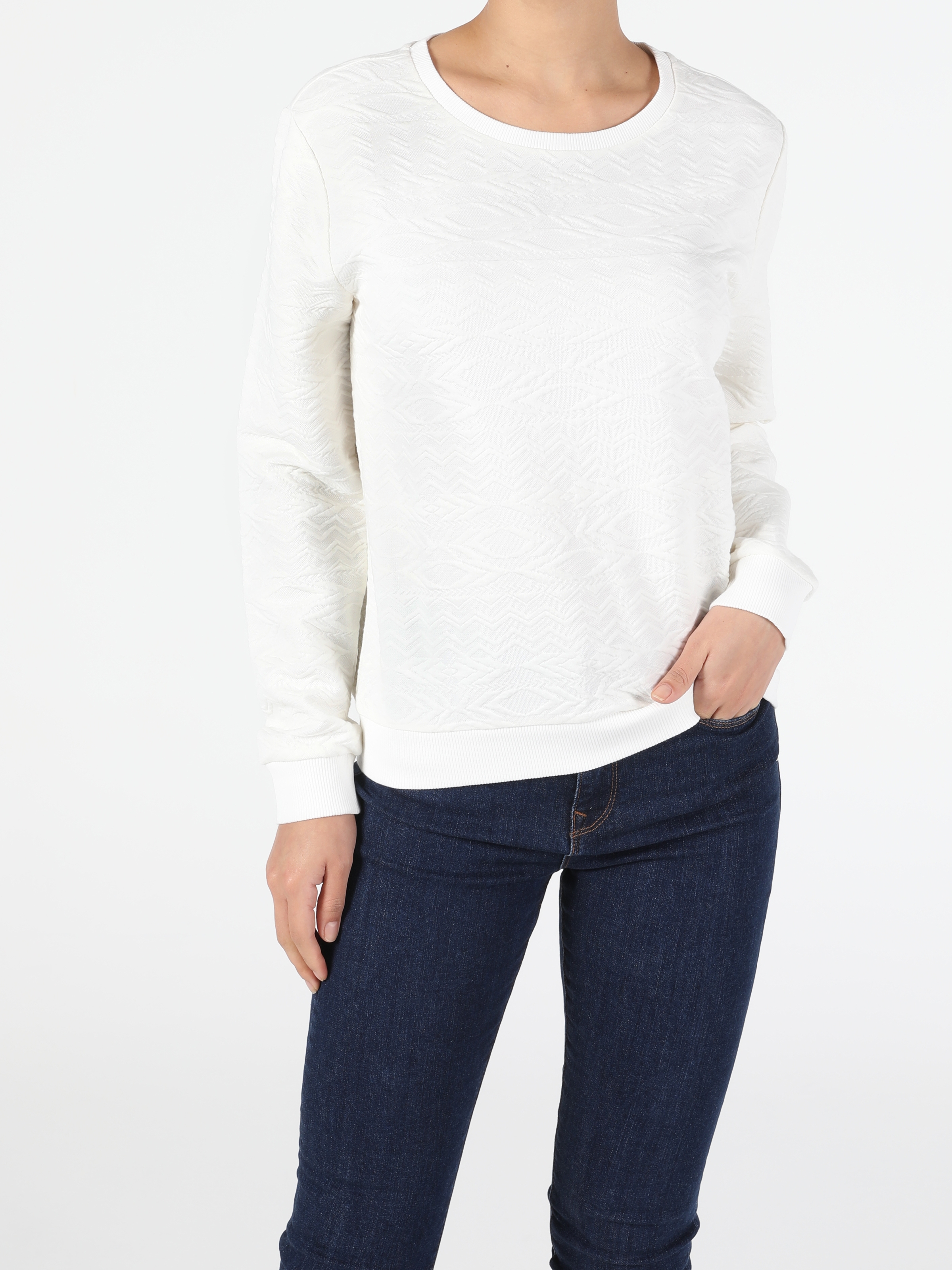 Colins Regular Fit Kadın Beyaz Sweatshirt. 1
