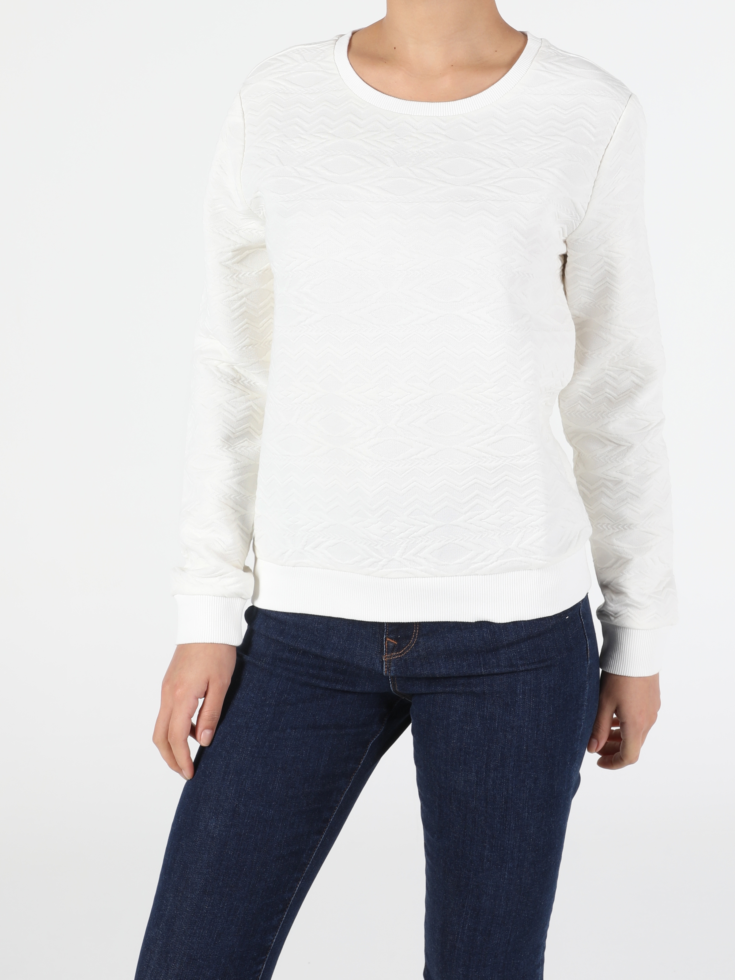 Colins Regular Fit Kadın Beyaz Sweatshirt. 3
