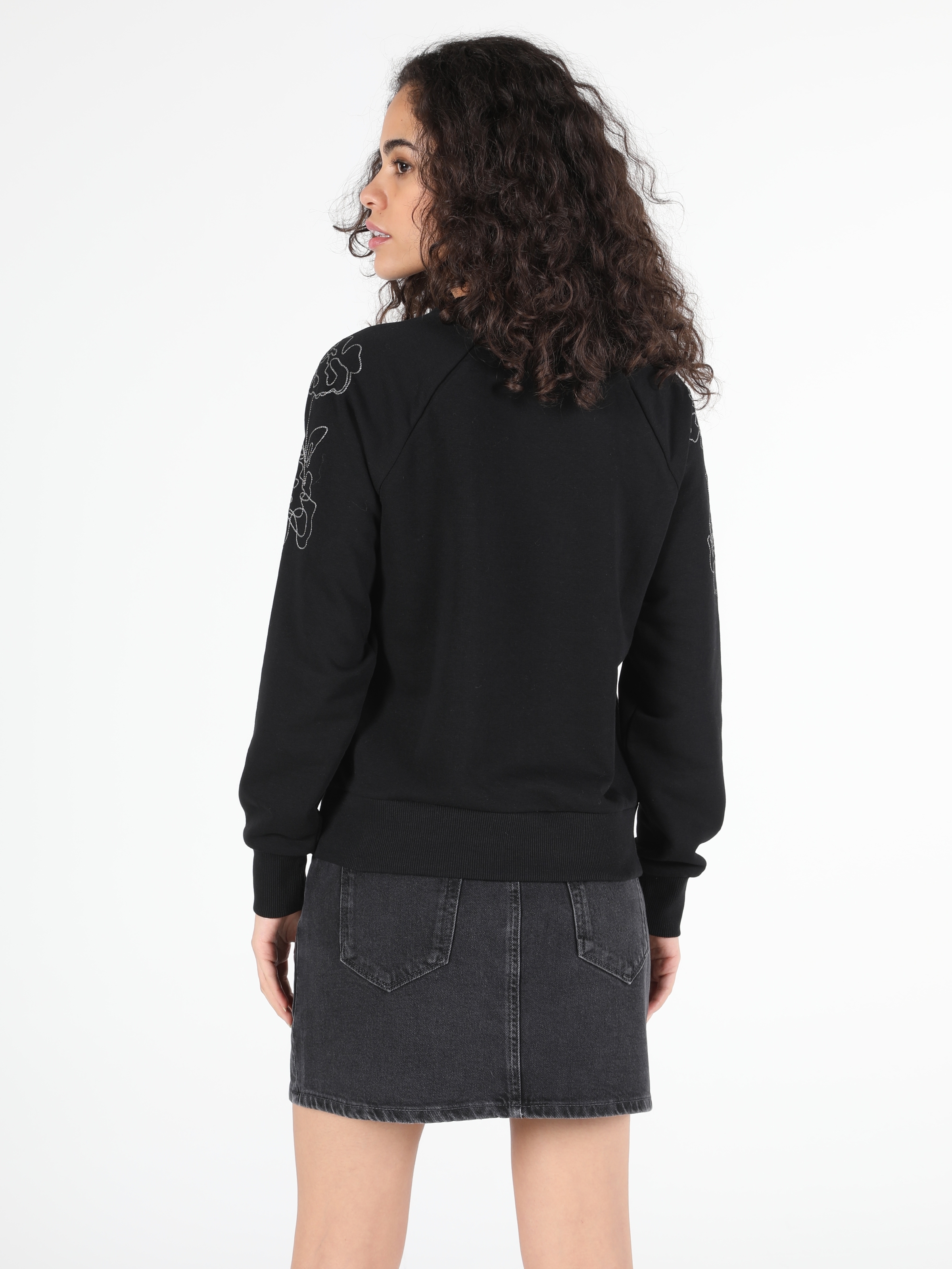 Regular Fit Omuzda Örme Detaylı  Siyah Kadın Sweatshirt