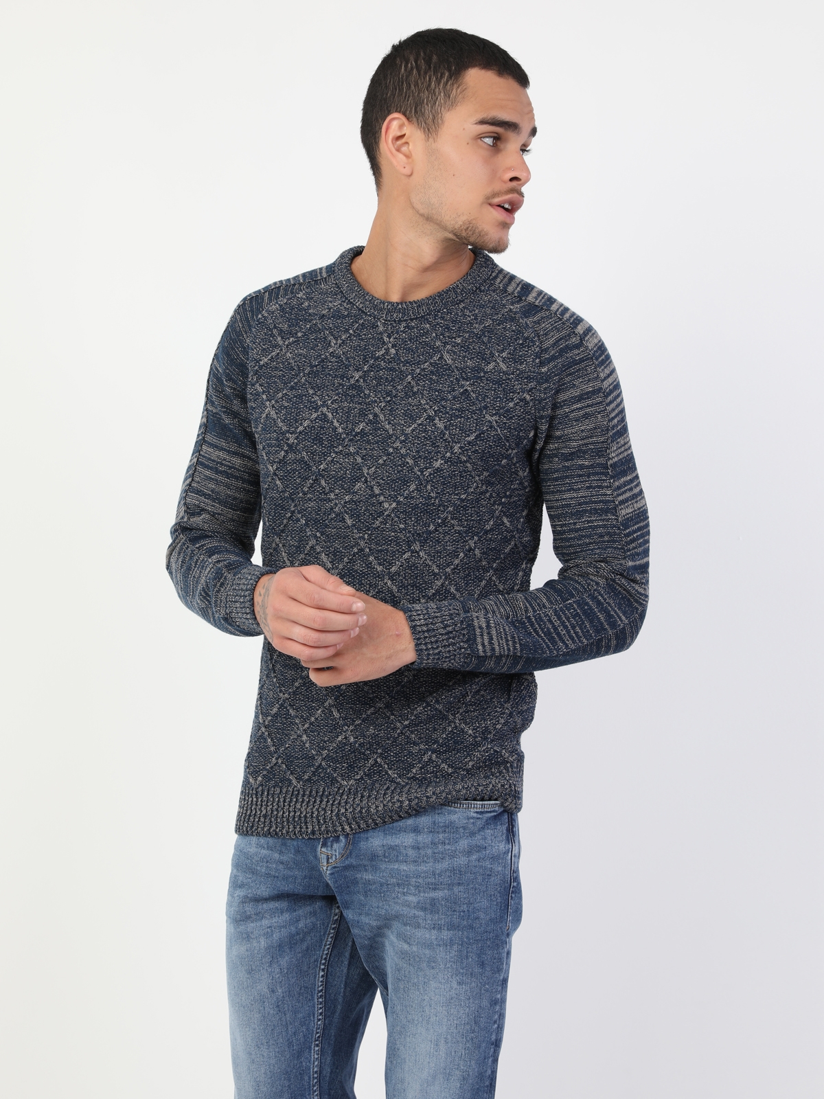 Colins Regular Fit Bisiklet Yaka Erkek Kazak. 4 Colins Regular Fit Bisiklet Yaka Erkek Kazak. 4