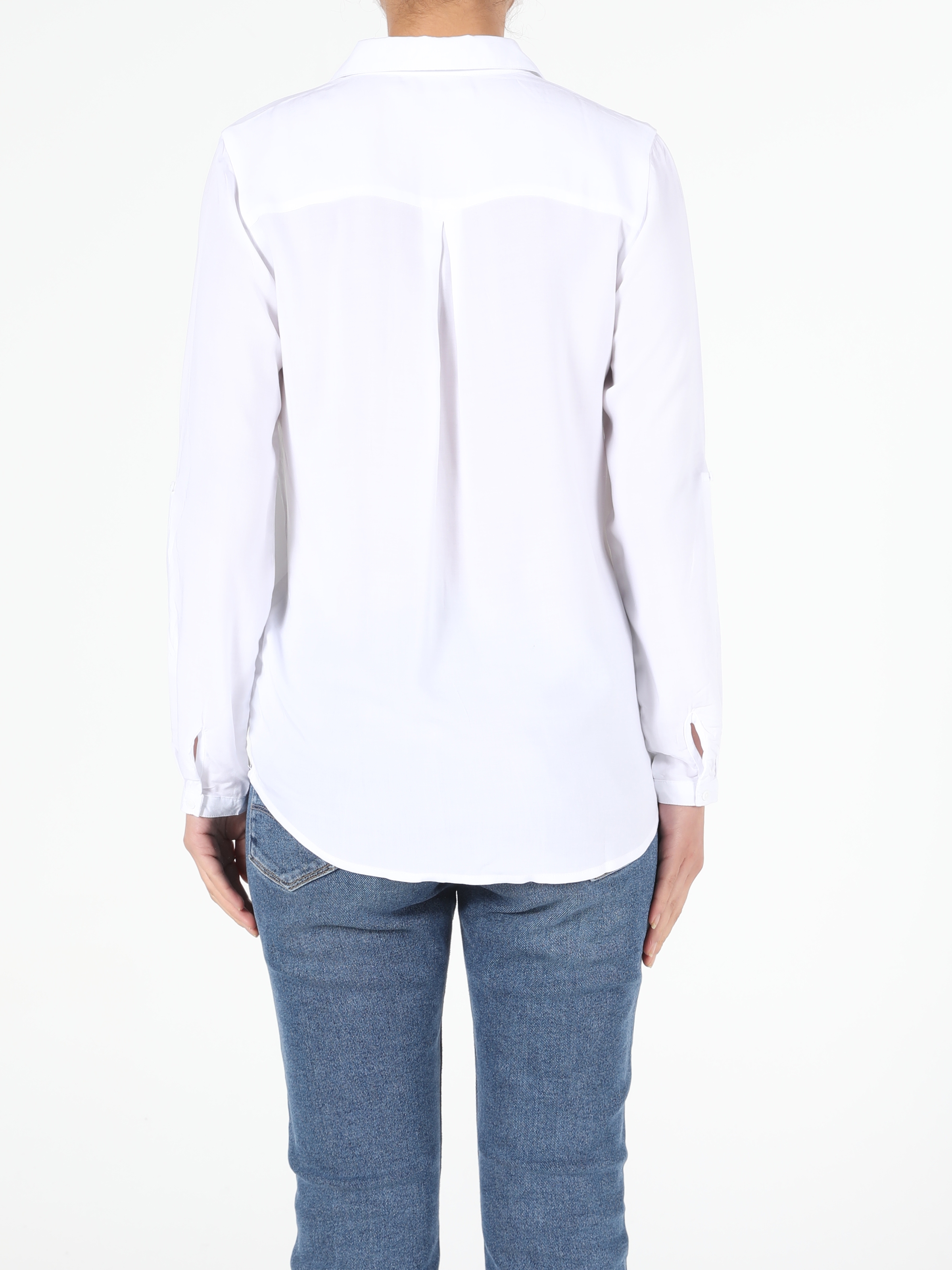 Basic V Yaka Düğmeli Regular Fit Kadın Beyaz Uzun Kol Gömlek