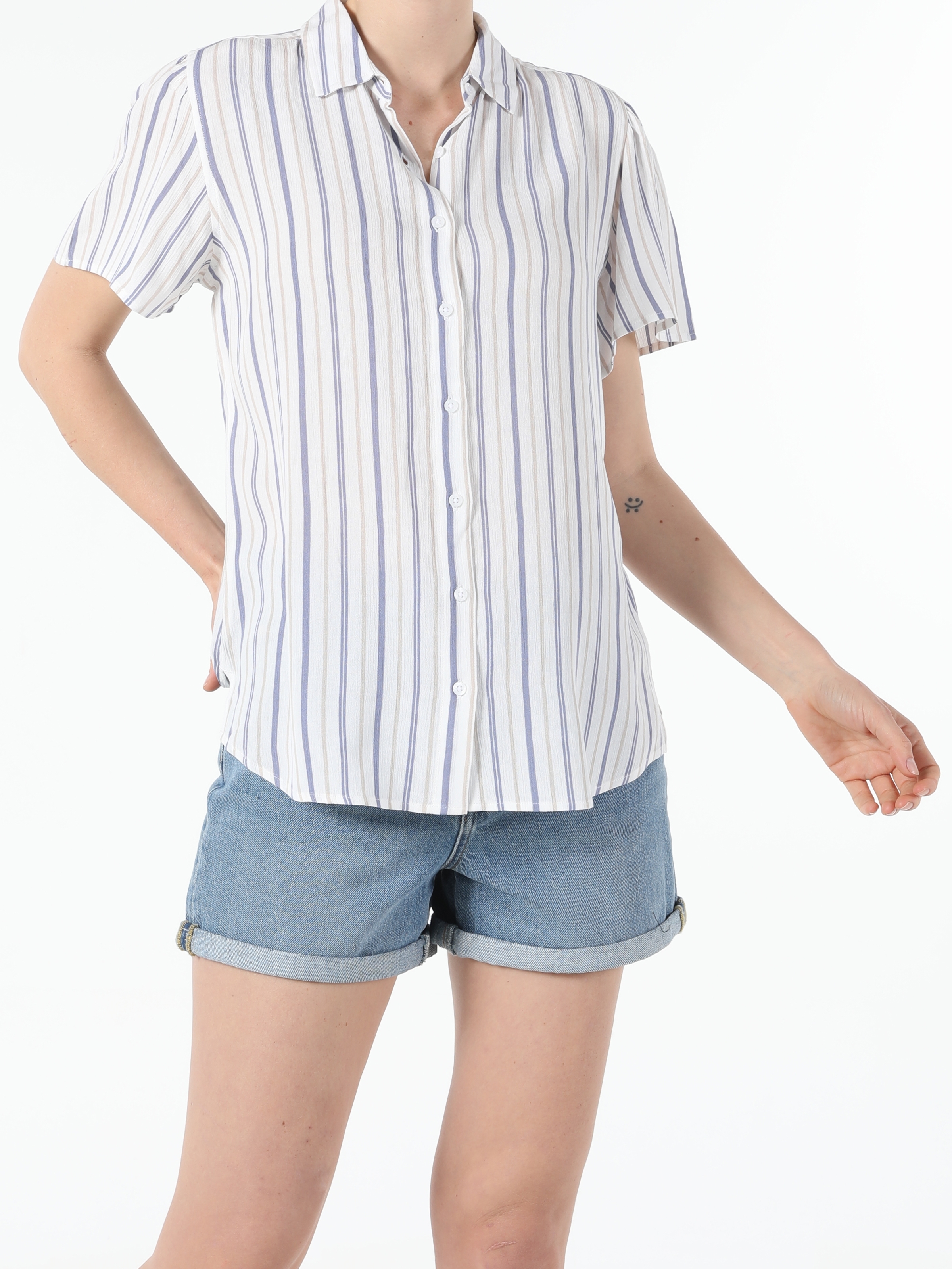 Colins Regular Fit Shirt Neck Kadın Kısa Kol Gömlek. 4