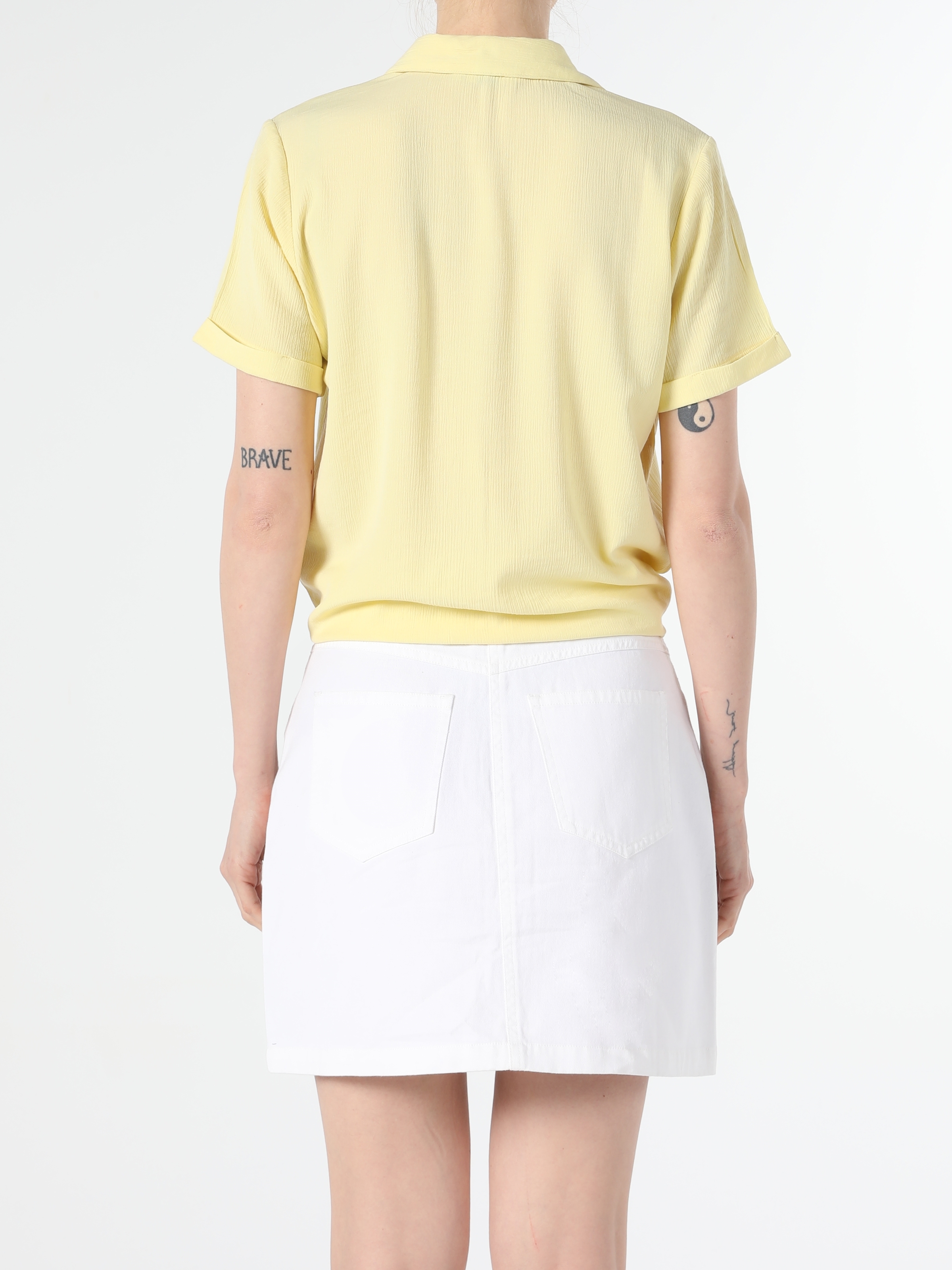 Colins Yellow Woman Short Sleeve Shirt. 2