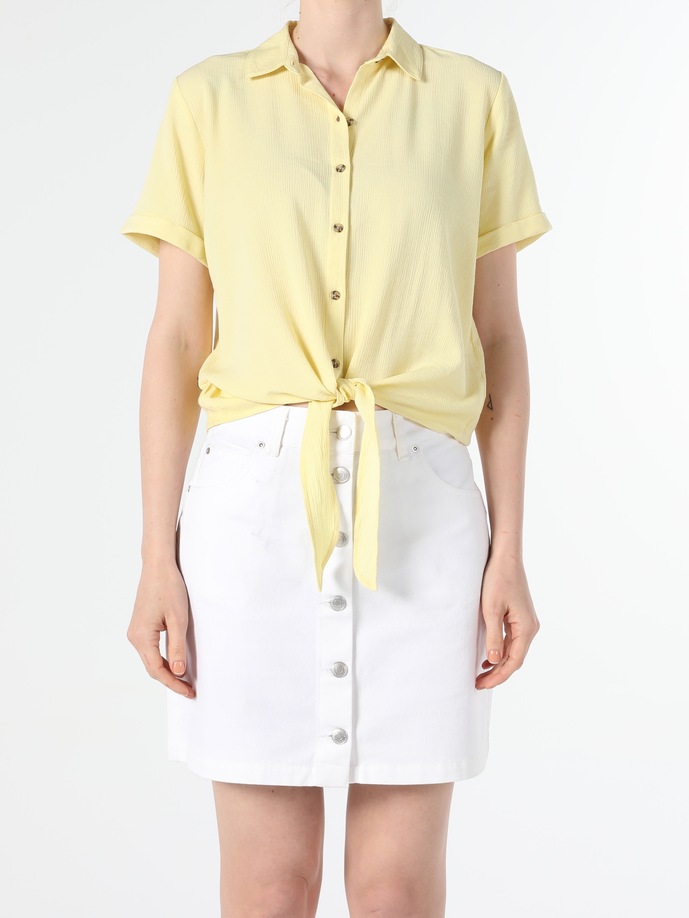 Colins Yellow Woman Short Sleeve Shirt. 4