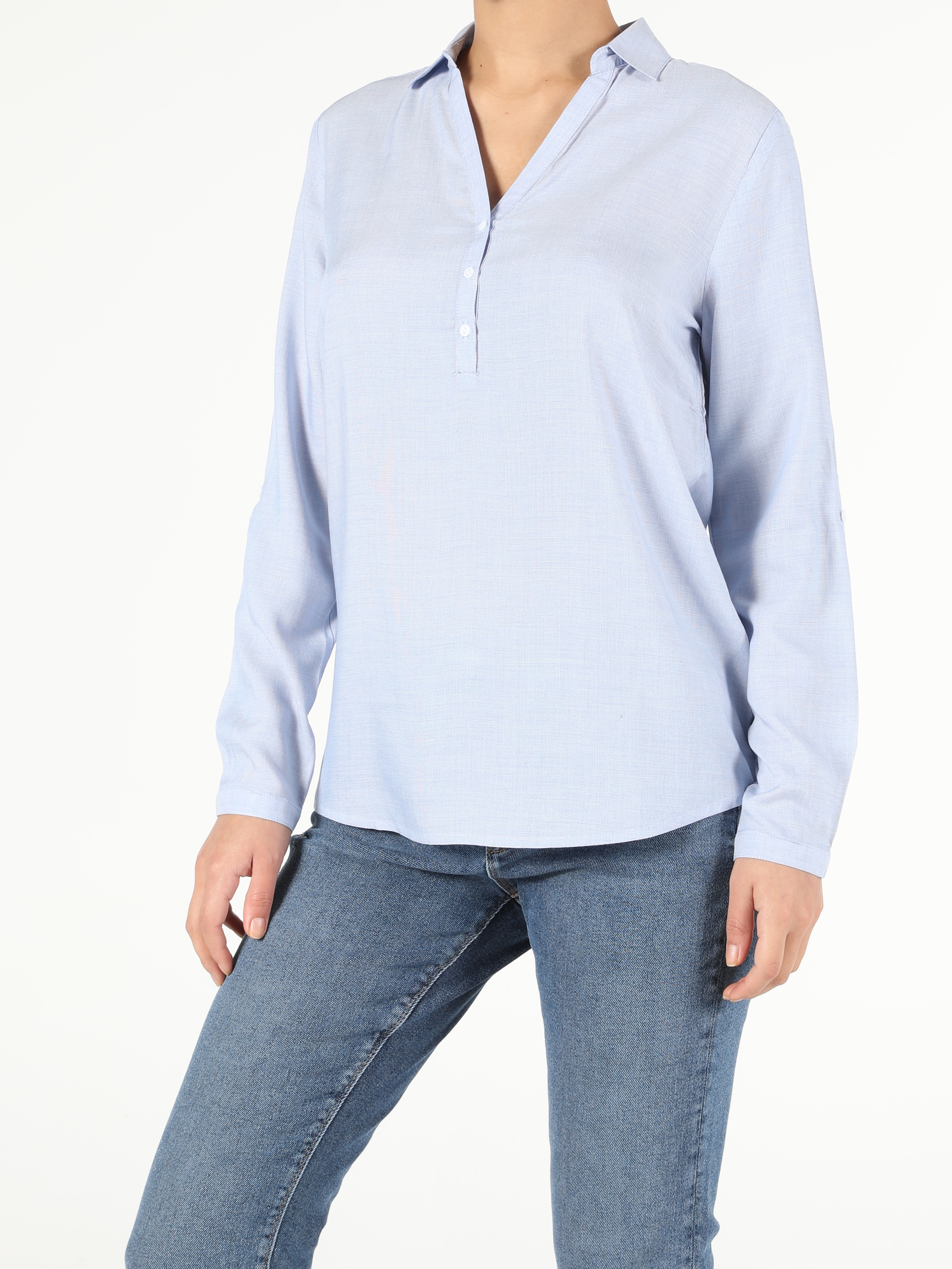 Colins Basic V Yaka Düğmeli Regular Fit Kadın Mavi Uzun Kol Gömlek. 3