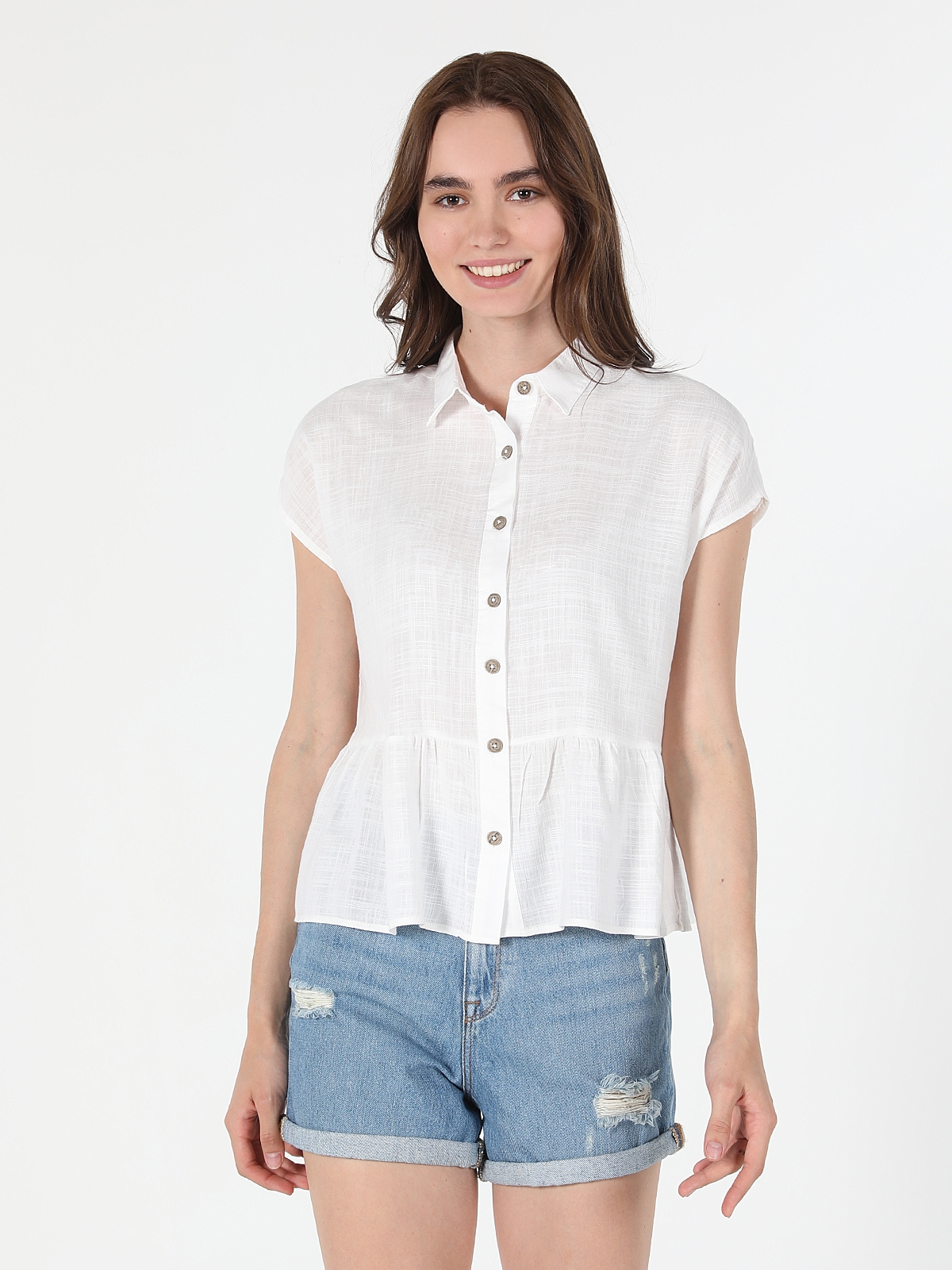 Colins Regular Fit Shirt Neck Fırfır Detaylı Beyaz Kadın Kısa Kol Gömlek. 4