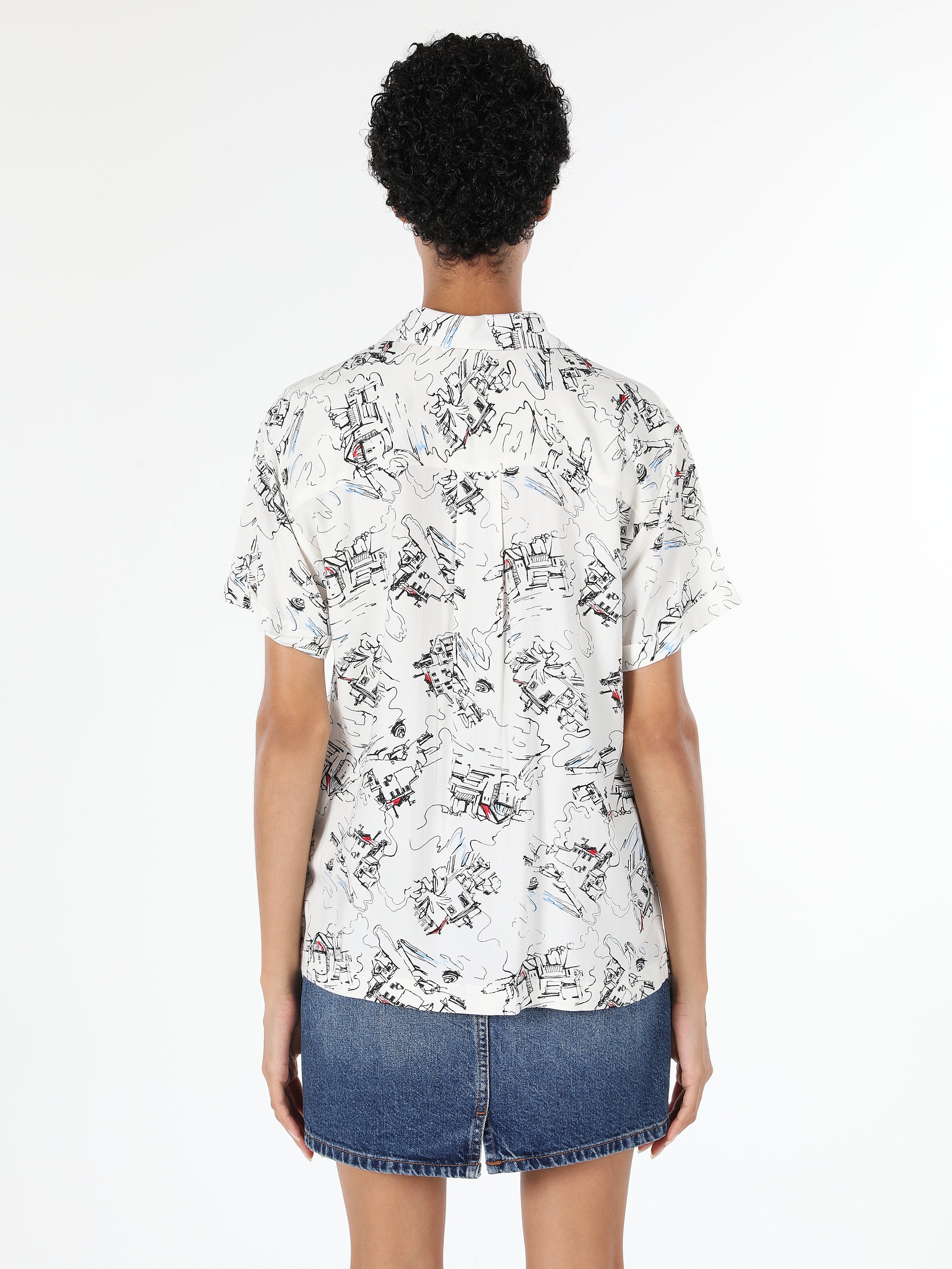 Regular Fit Shirt Neck Çiçek Baskılı Beyaz Kadın Kısa Kol Gömlek Cl1058757