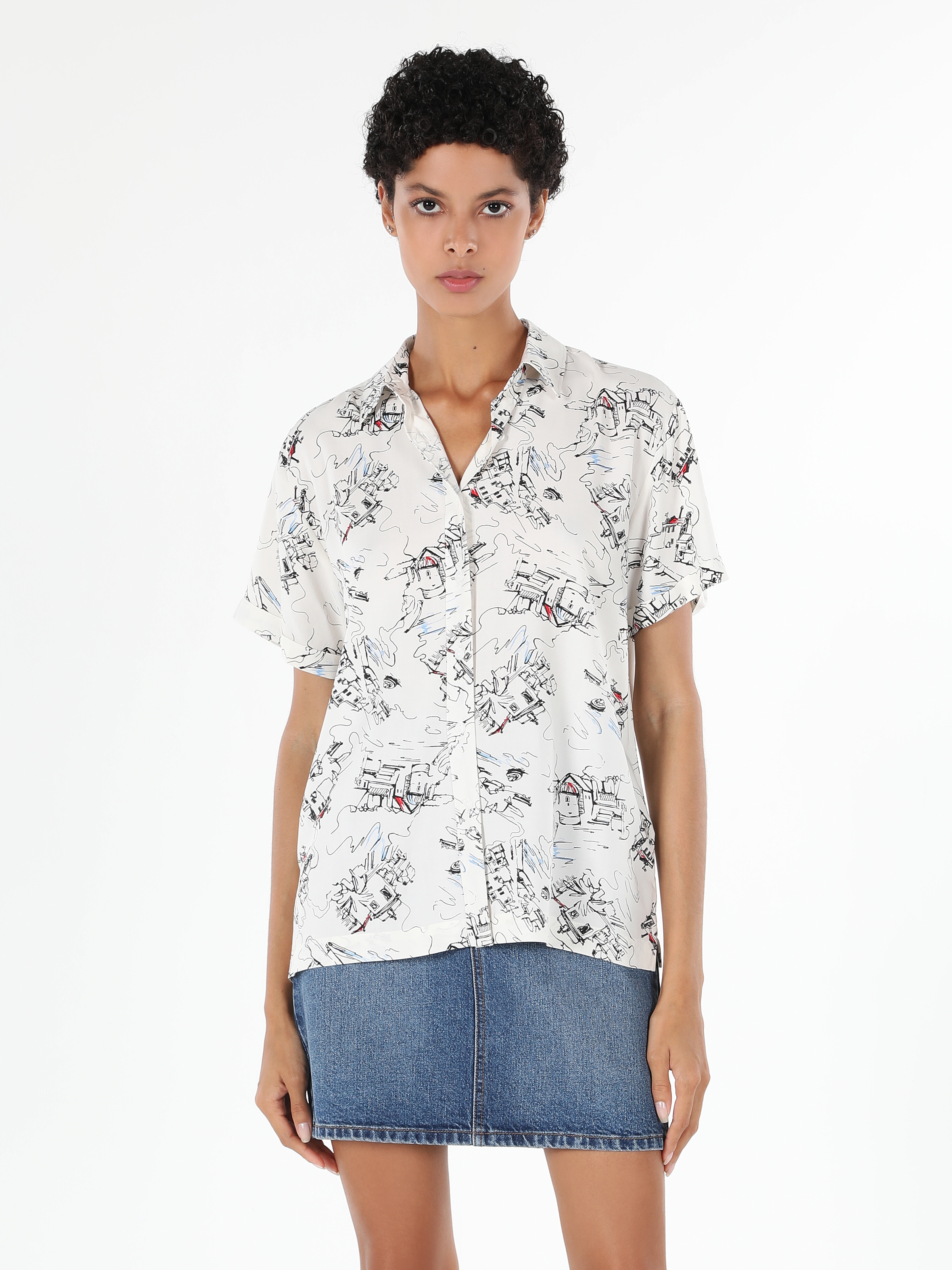 Colins Regular Fit Shirt Neck Çiçek Baskılı Beyaz Kadın Kısa Kol Gömlek. 4