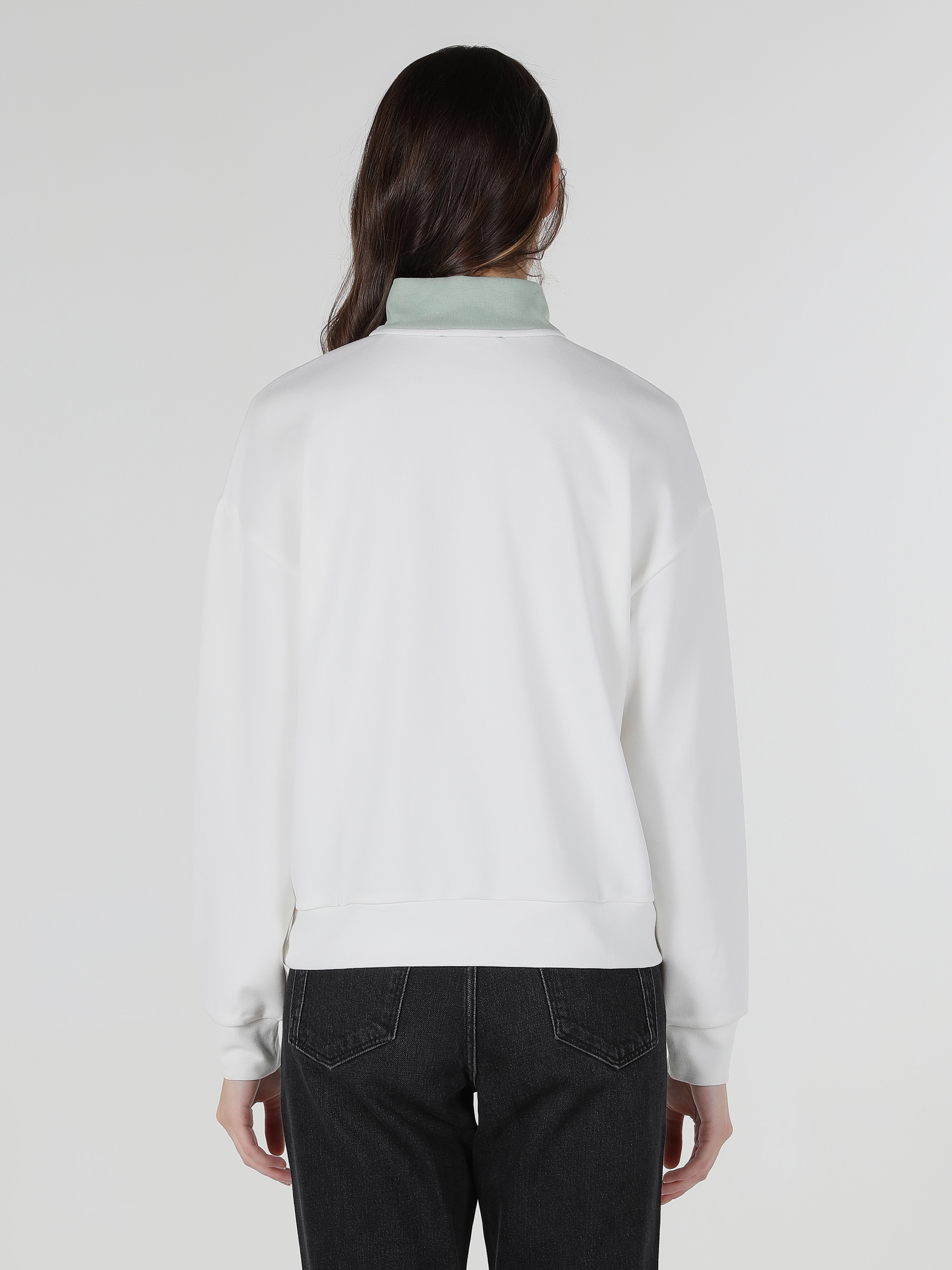 Colins Regular Fit Fermuar Yakalı Beyaz Kadın Sweatshirt. 2