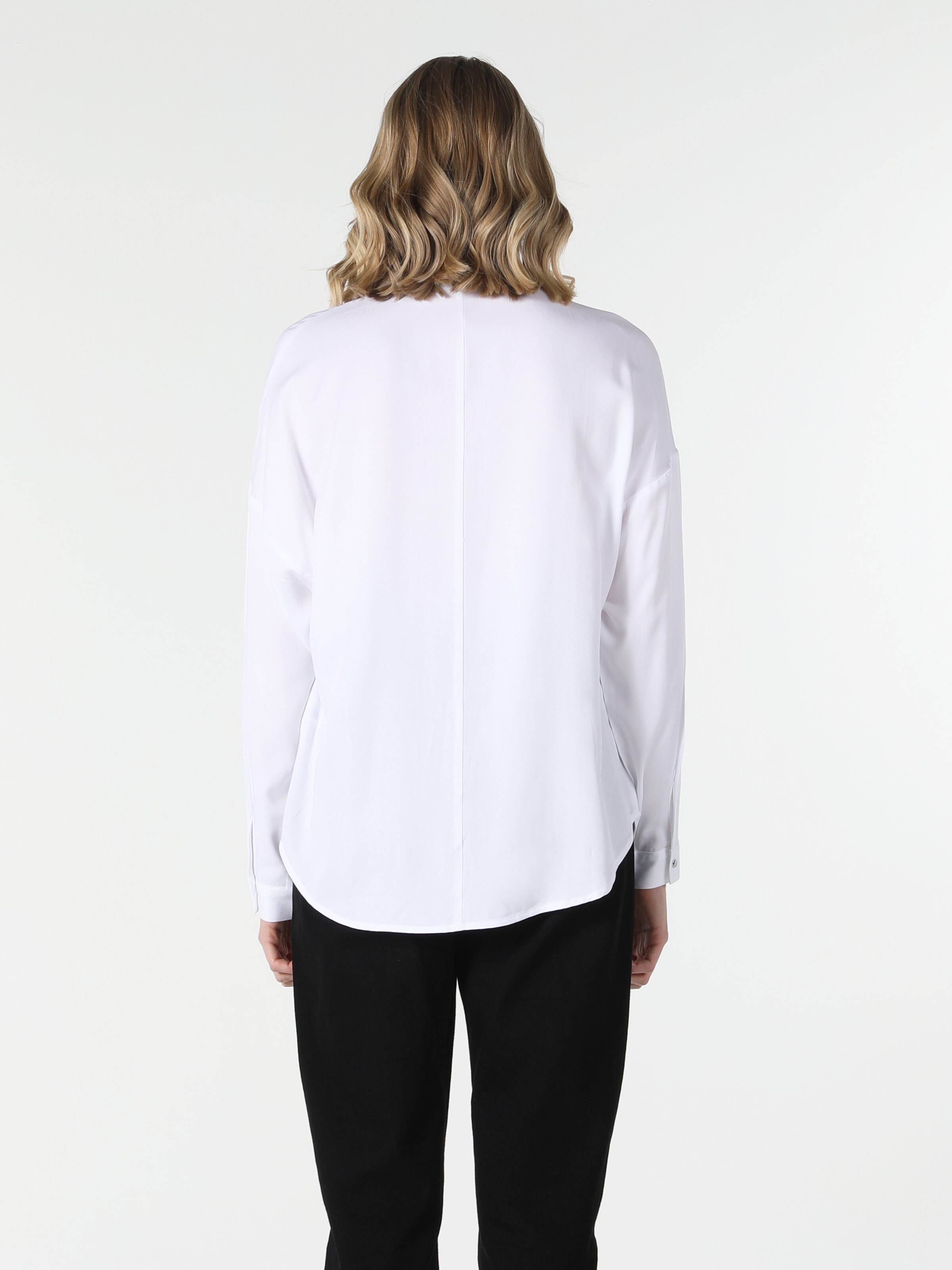 Regular Fit Yazı Detaylı Beyaz Kadın Uzun Kol Gömlek Cl1057283