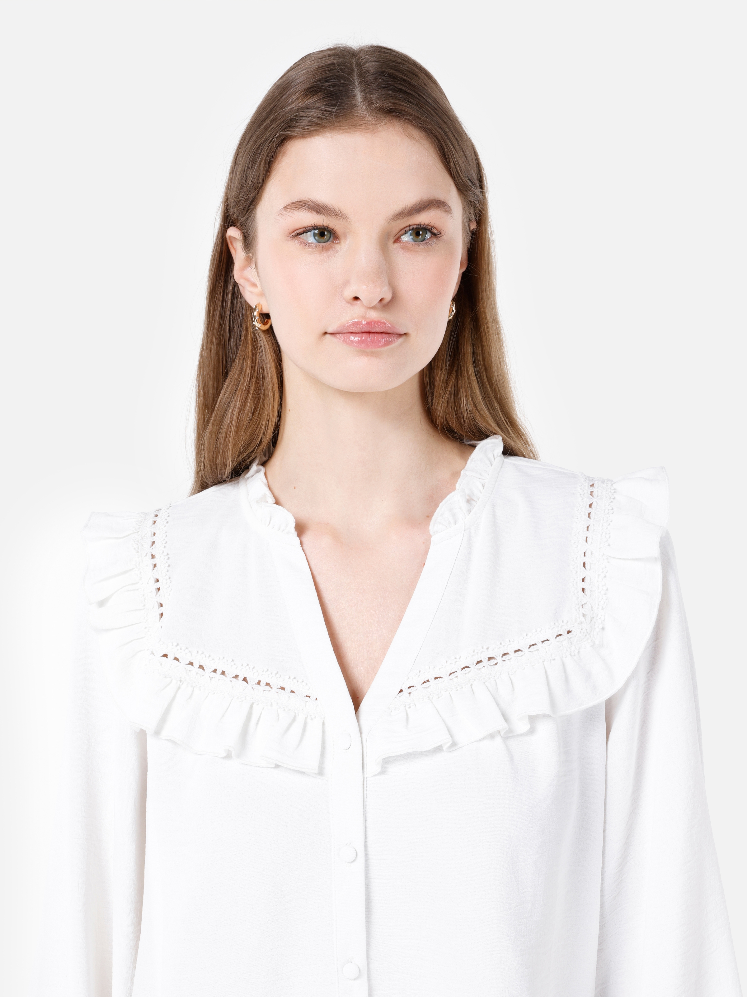 Normal Kesim V Yaka İşlemeli Beyaz Kadın Uzun Kol Gömlek Cl1067669