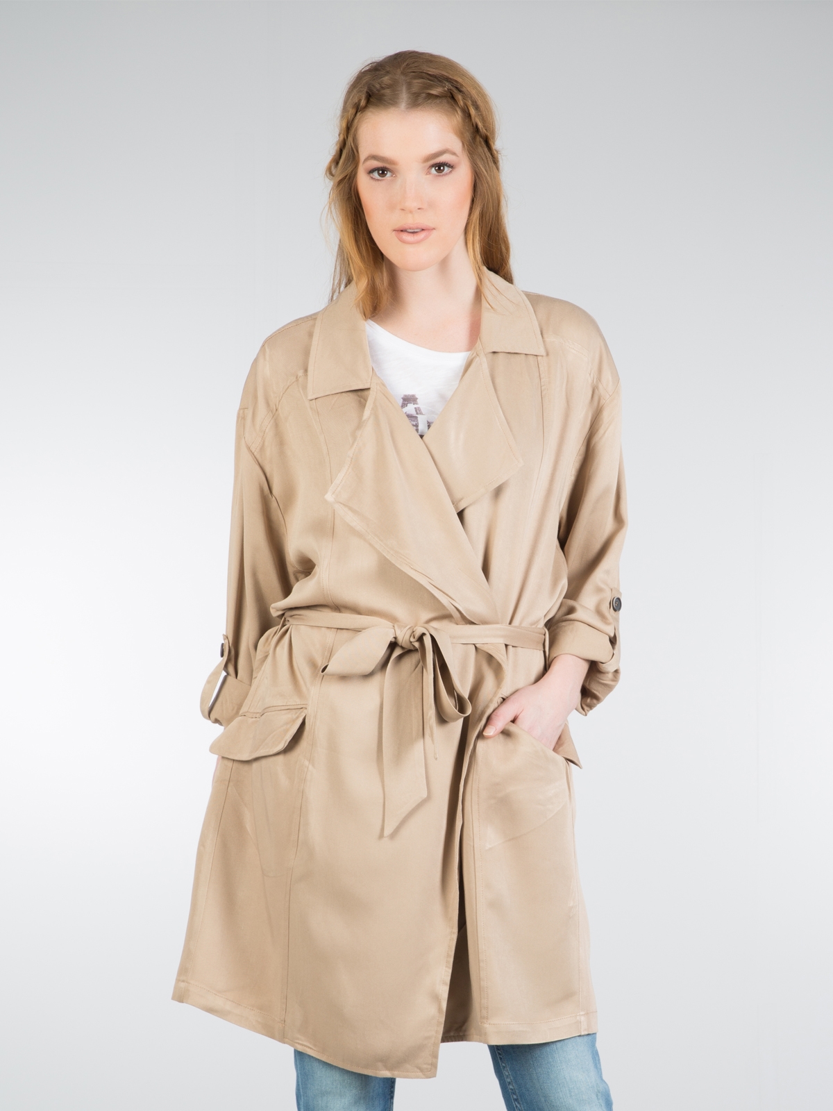 Sokak stilinin vazgeçilmez parçası: Trenchcoat Sokak stilinin vazgeçilmez parçası: Trenchcoat