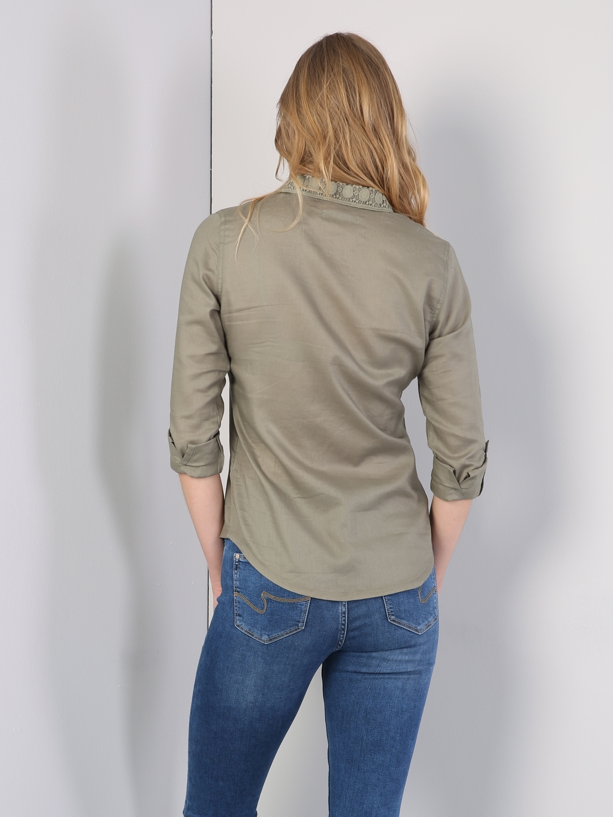 Klasik Yaka İşlemeli Slim Fit Kol Katlamalı Haki Yeşil Uzun Kol Gömlek
