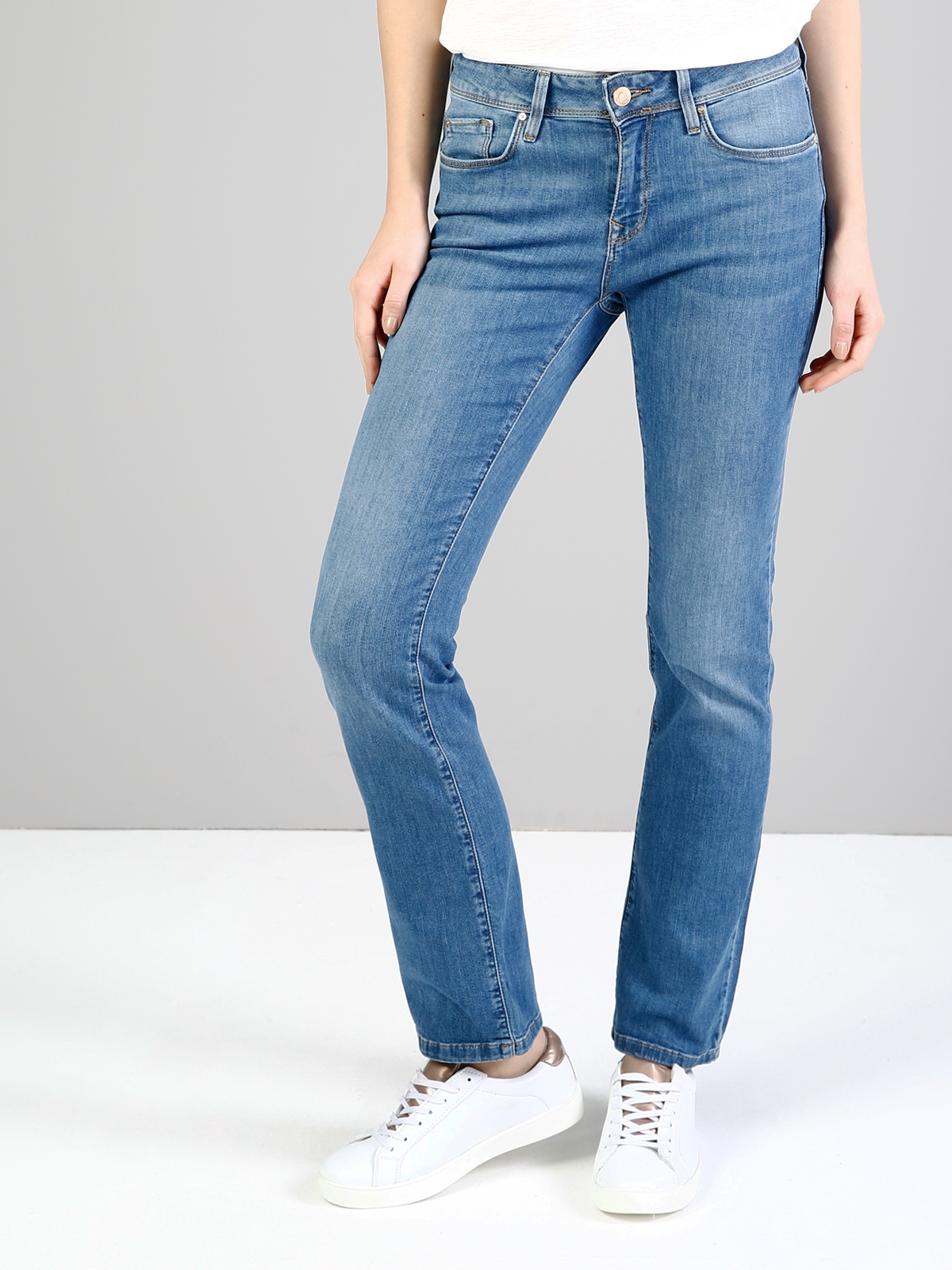 Colins 792 Mıla Regular Fit Orta Bel Düz Paça Kadın İndigo Jean Pantolon. 5 Colins 792 Mıla Regular Fit Orta Bel Düz Paça Kadın İndigo Jean Pantolon. 5