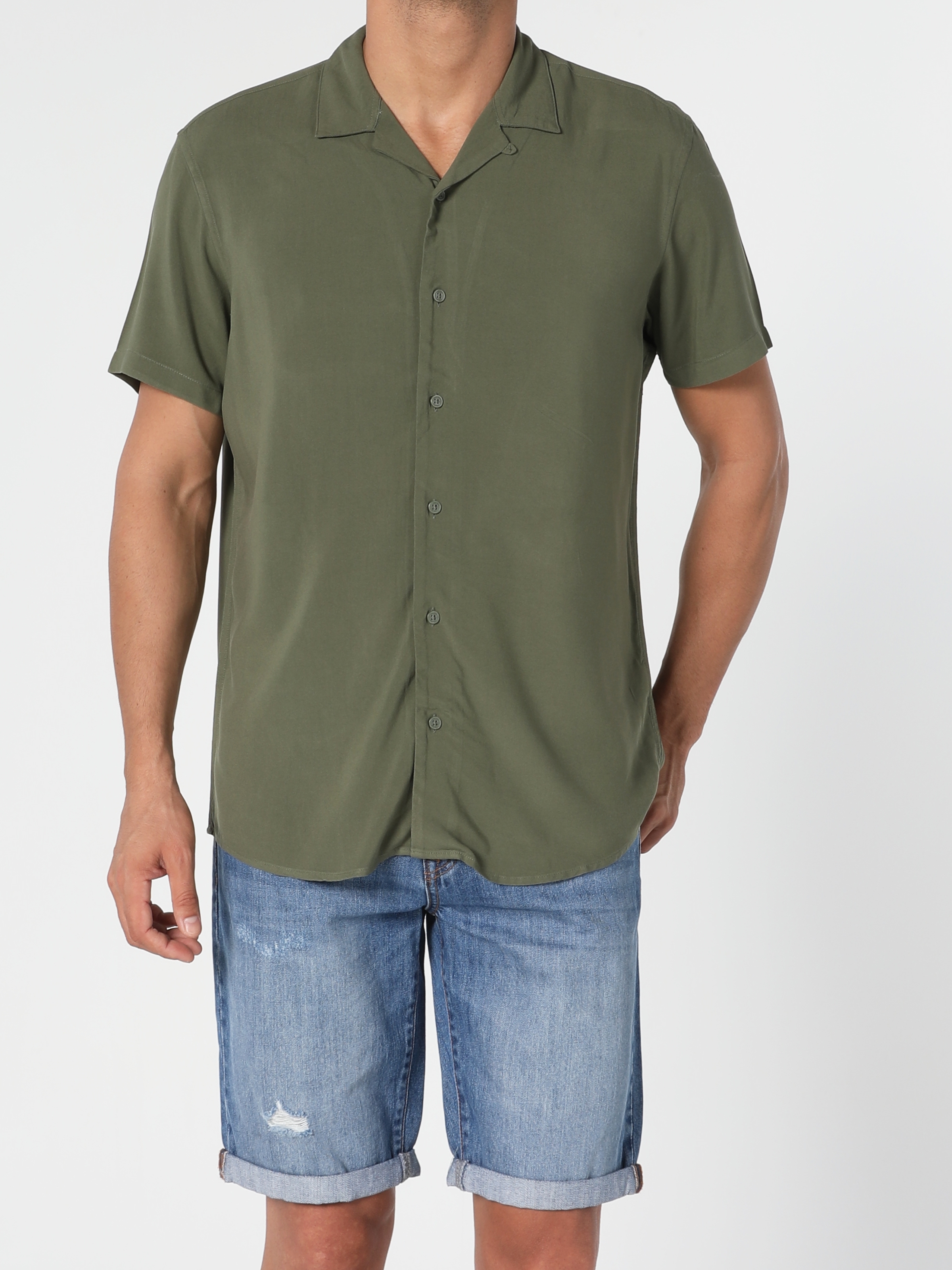 Colins Haki Regular Fit Shirt Neck Erkek Kısa Kol Gömlek. 1