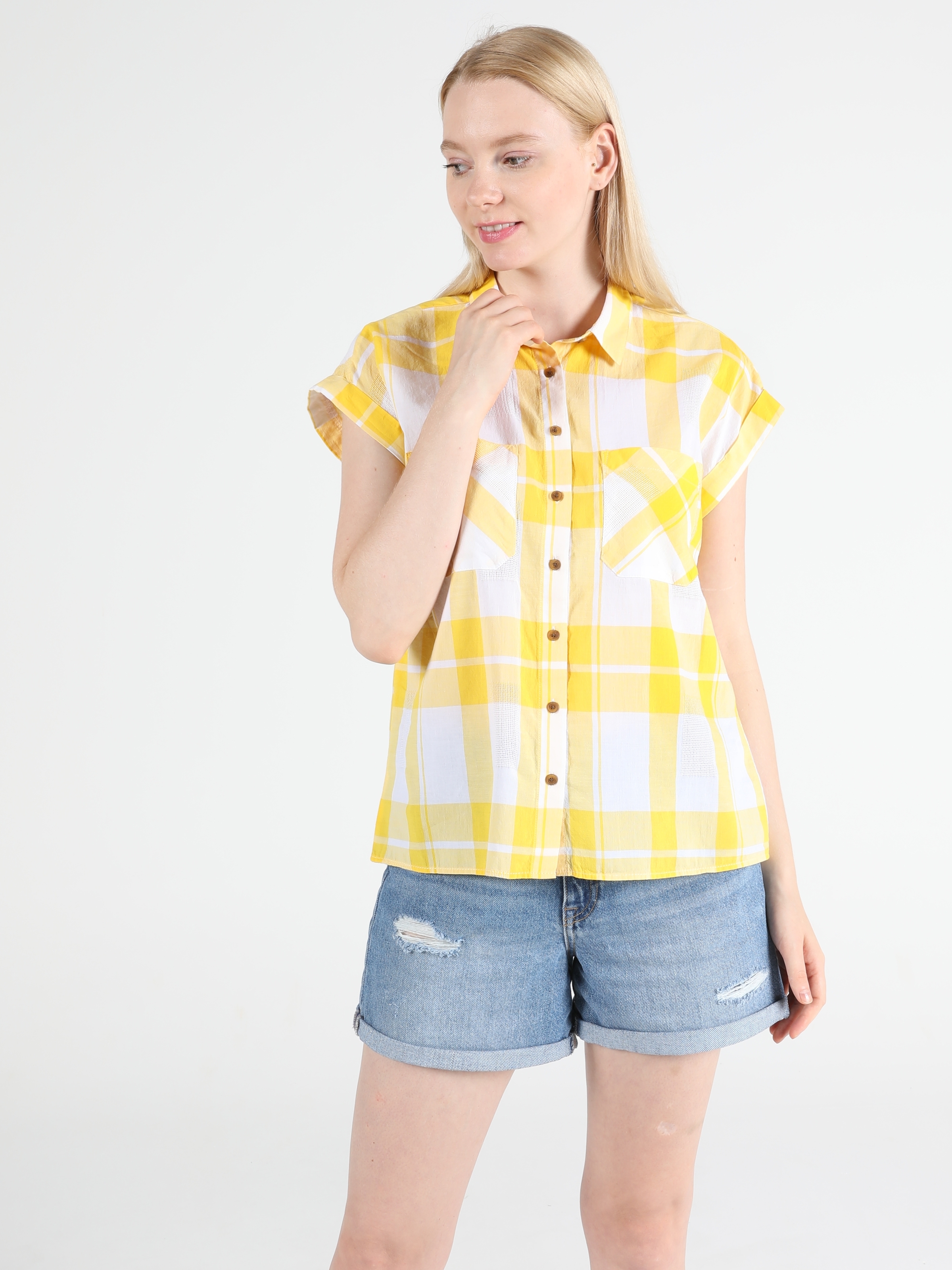 Colins Regular Fit Shirt Neck Kadın Sarı Kısa Kol Gömlek. 3