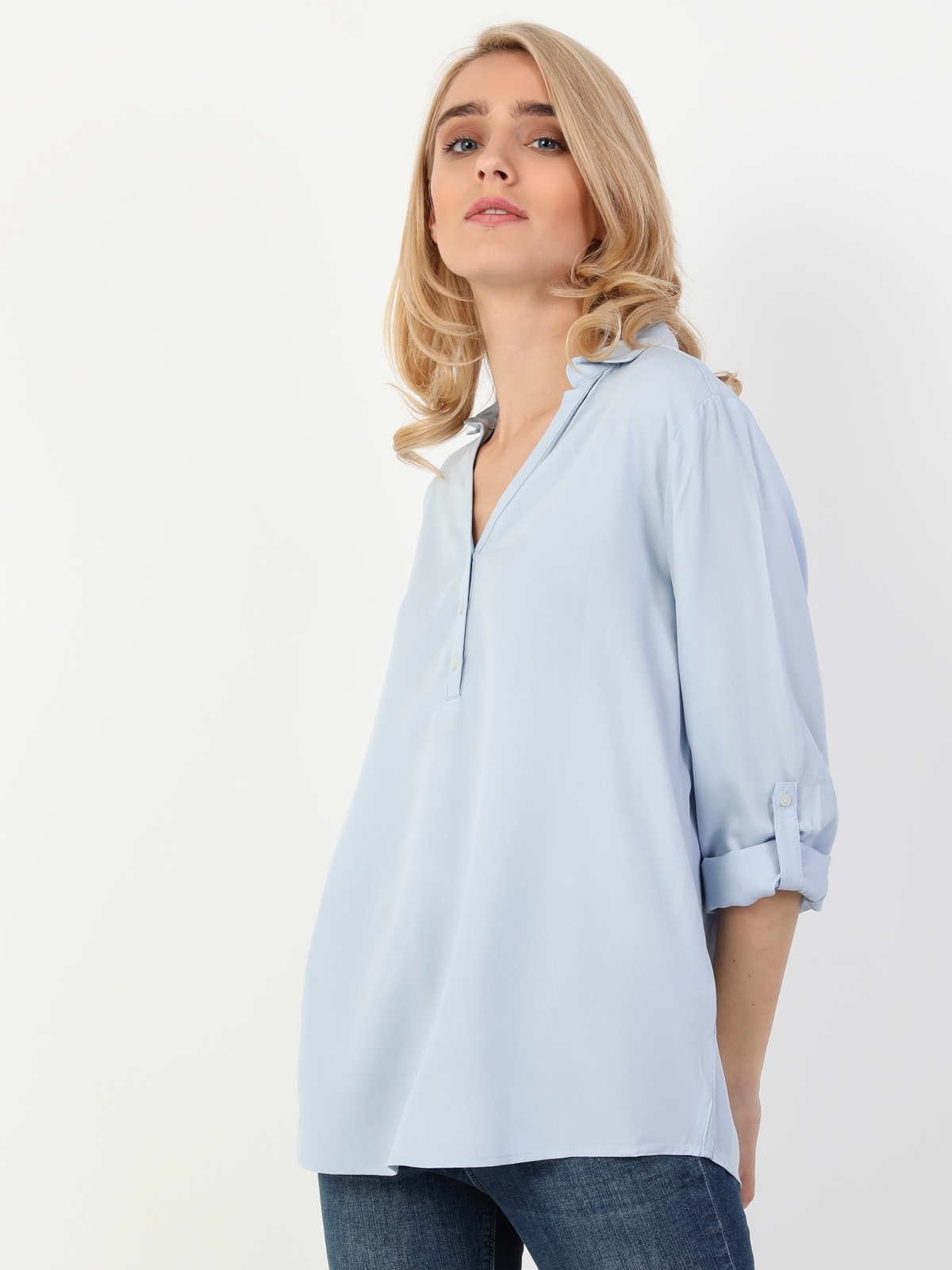 Basic V Yaka Düğmeli Regular Fit Kadın Mavi Uzun Kol Gömlek Cl1047876